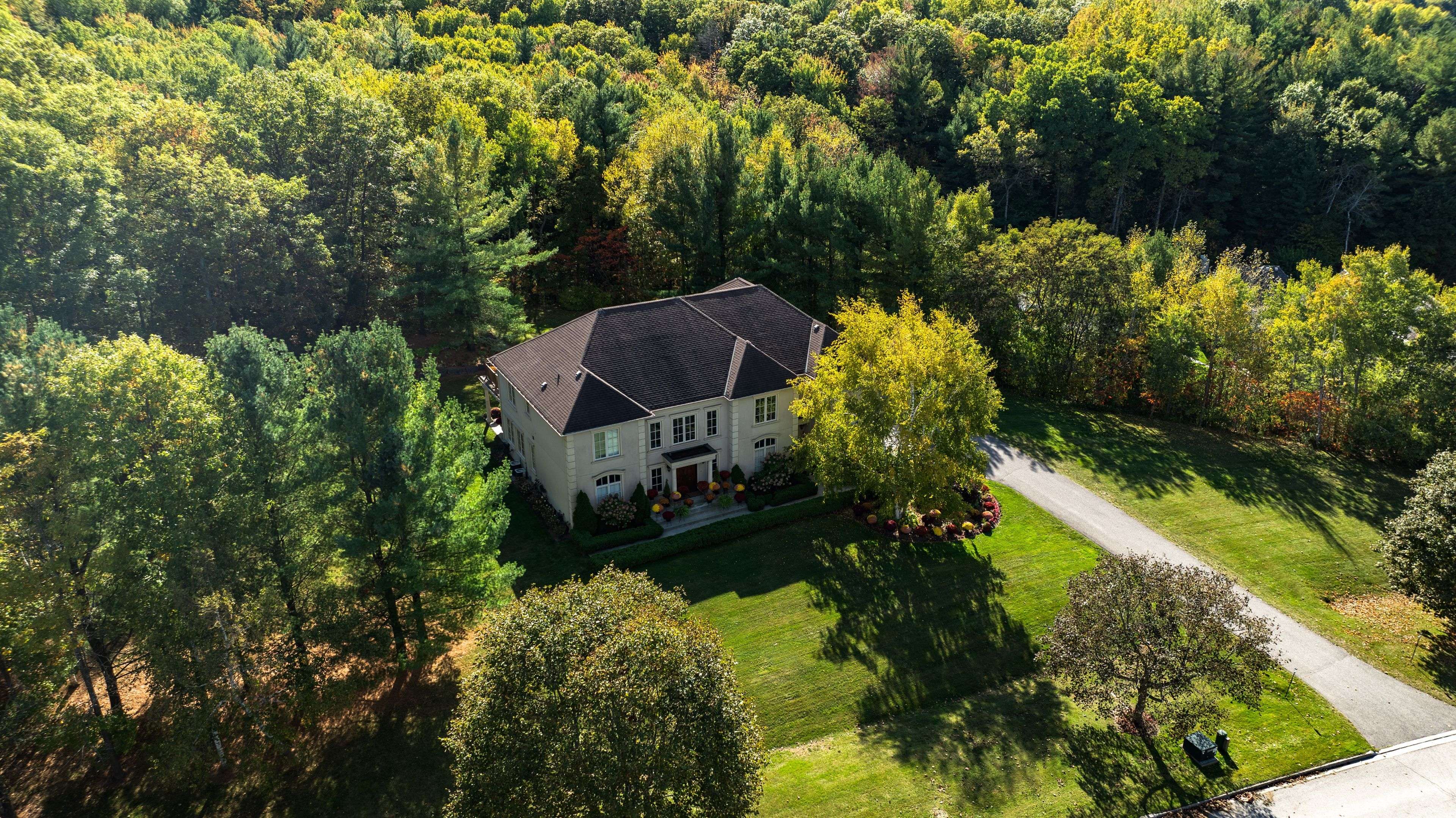 King, ON L7B 1K8,65 Kingswood DR