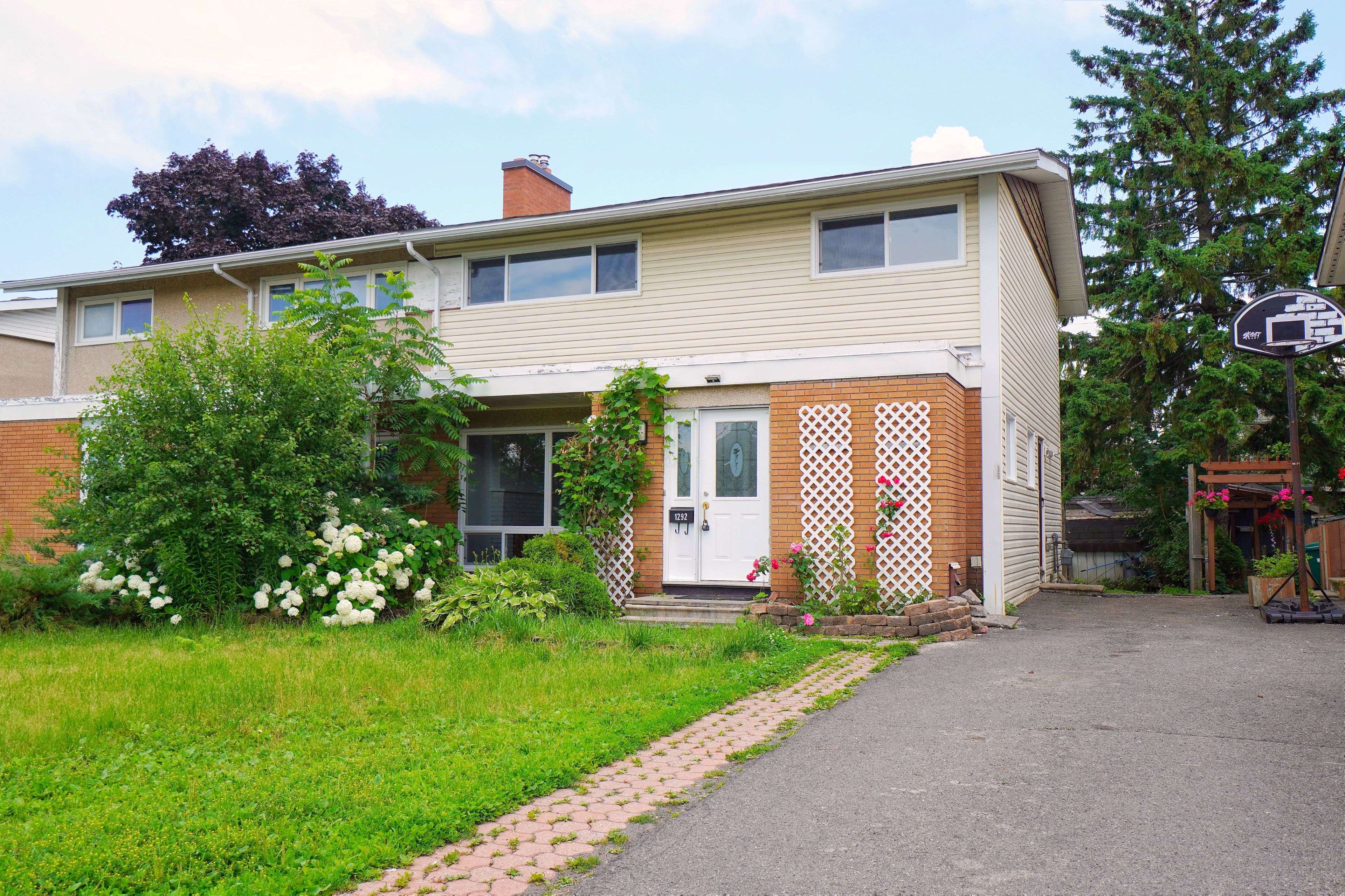 Cityview - Parkwoods Hills - Rideau Shore, ON K2E 6K5,1292 Meadowlands DR E