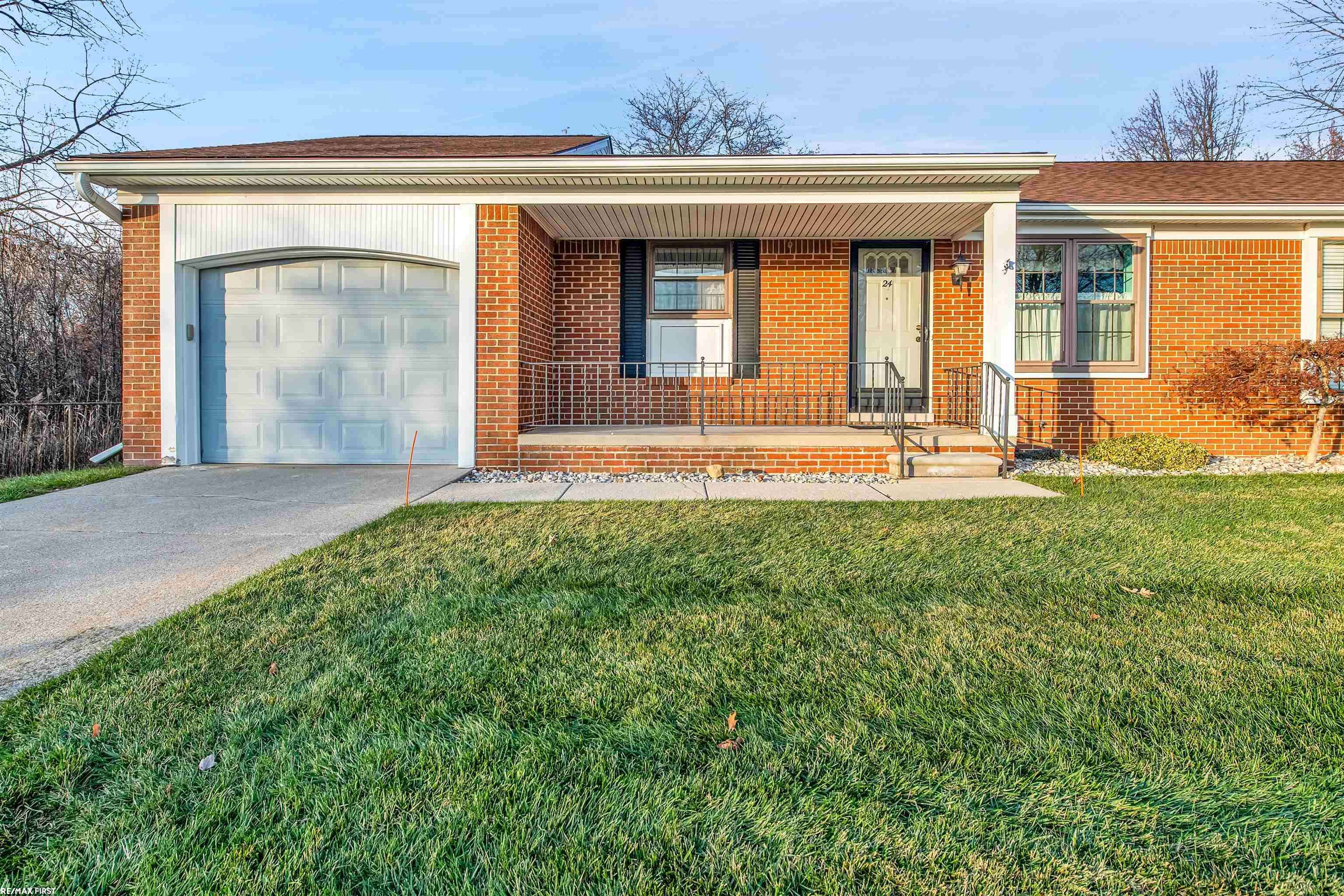 Harrison Twp, MI 48045,28091 W Maple Forest  #24