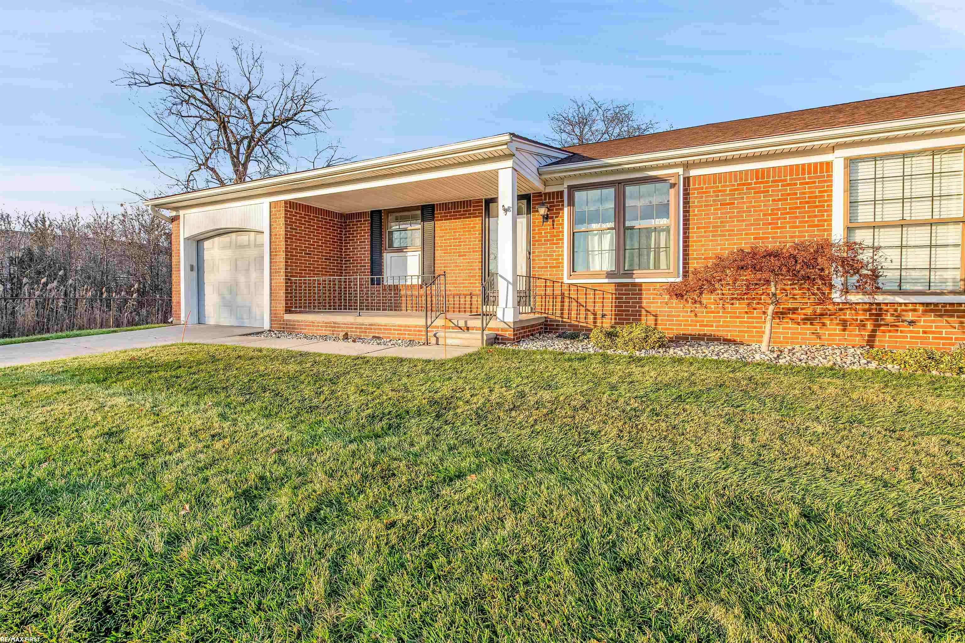 Harrison Twp, MI 48045,28091 W Maple Forest  #24