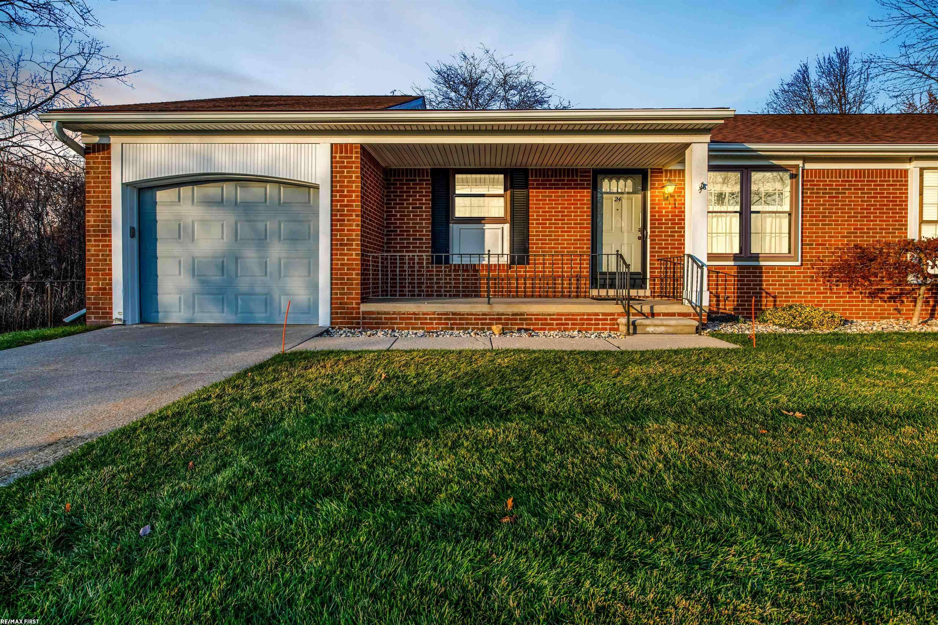 Harrison Twp, MI 48045,28091 W Maple Forest  #24