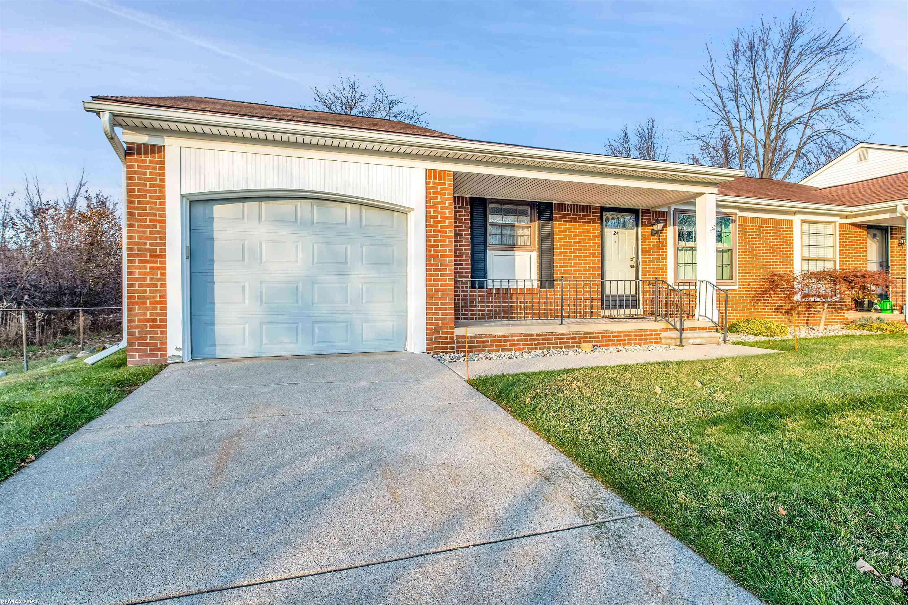 Harrison Twp, MI 48045,28091 W Maple Forest  #24