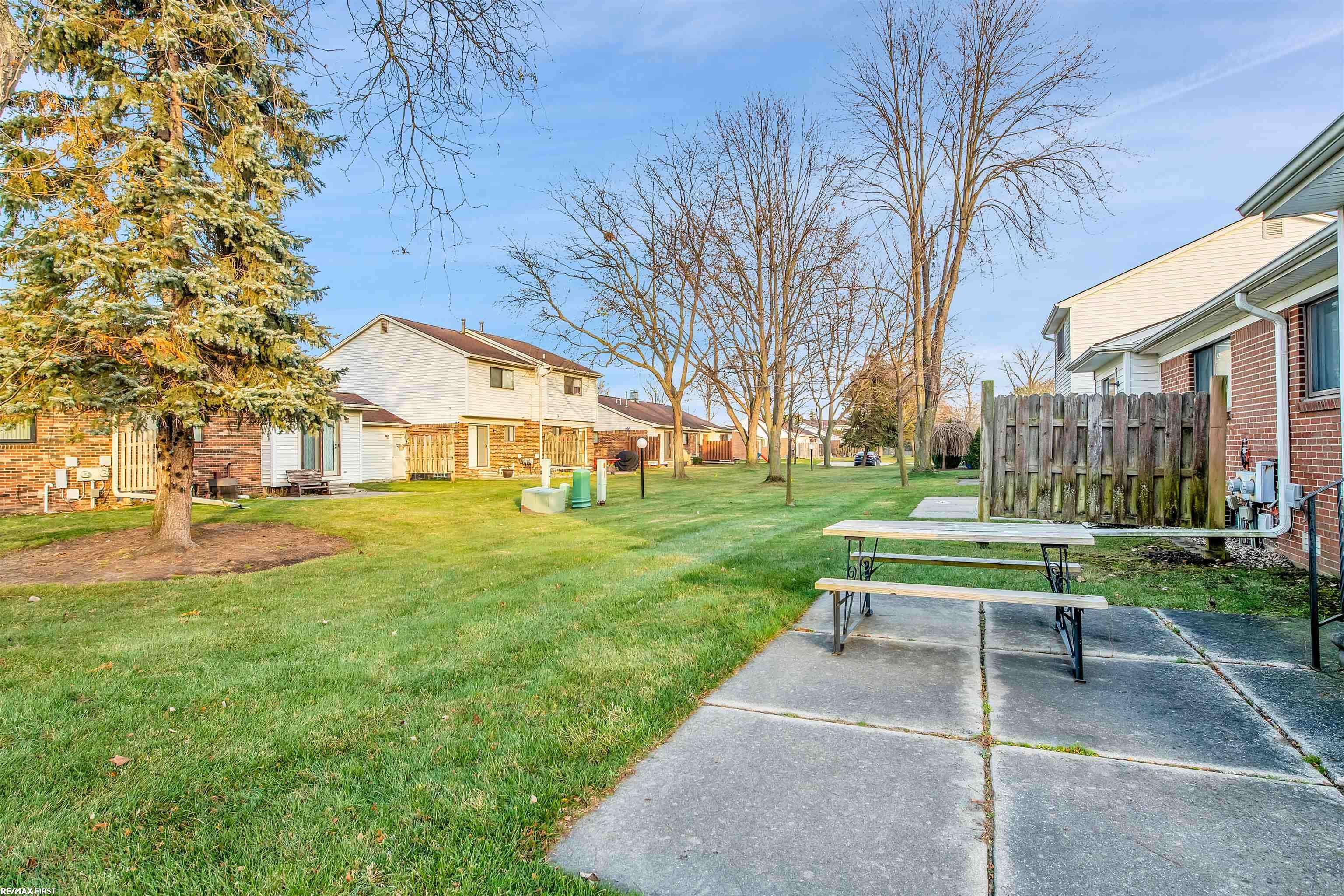 Harrison Twp, MI 48045,28091 W Maple Forest  #24