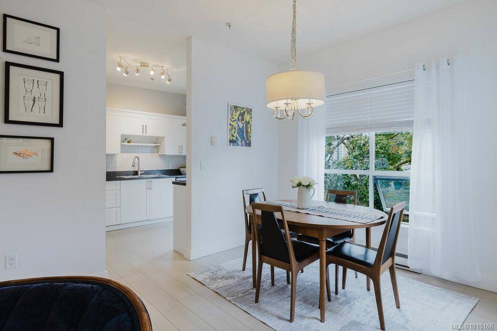 Victoria, BC V8T 2B3,1371 Hillside Ave #PH 5