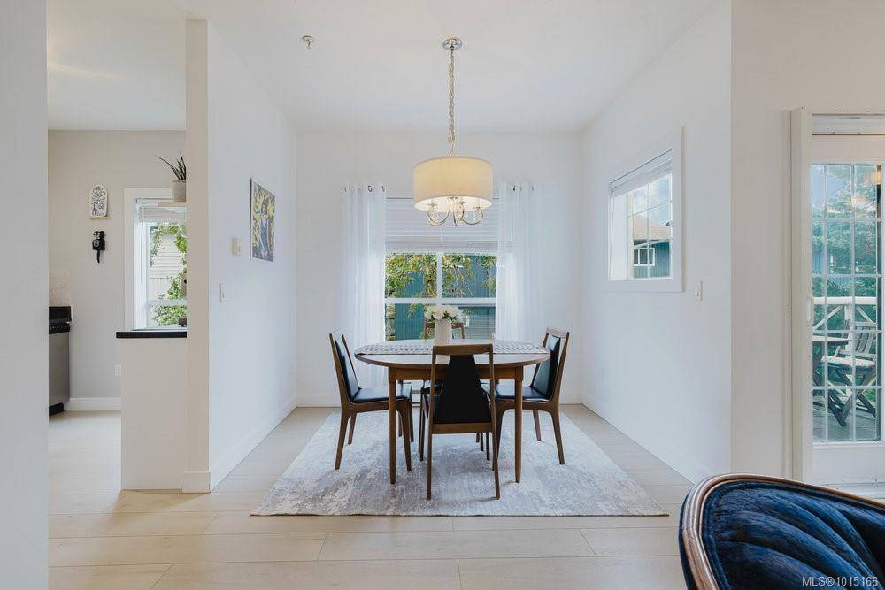 Victoria, BC V8T 2B3,1371 Hillside Ave #PH 5