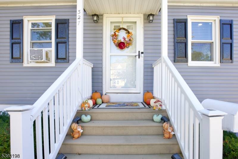 Kenilworth Boro, NJ 07033,327 Roosevelt Ln