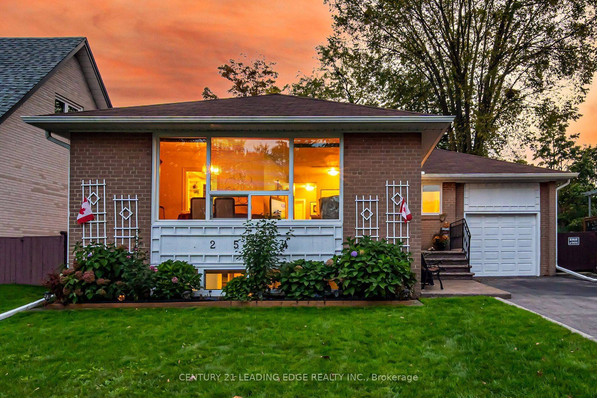 Mississauga, ON L5J 3W1,2574 Lundigan DR