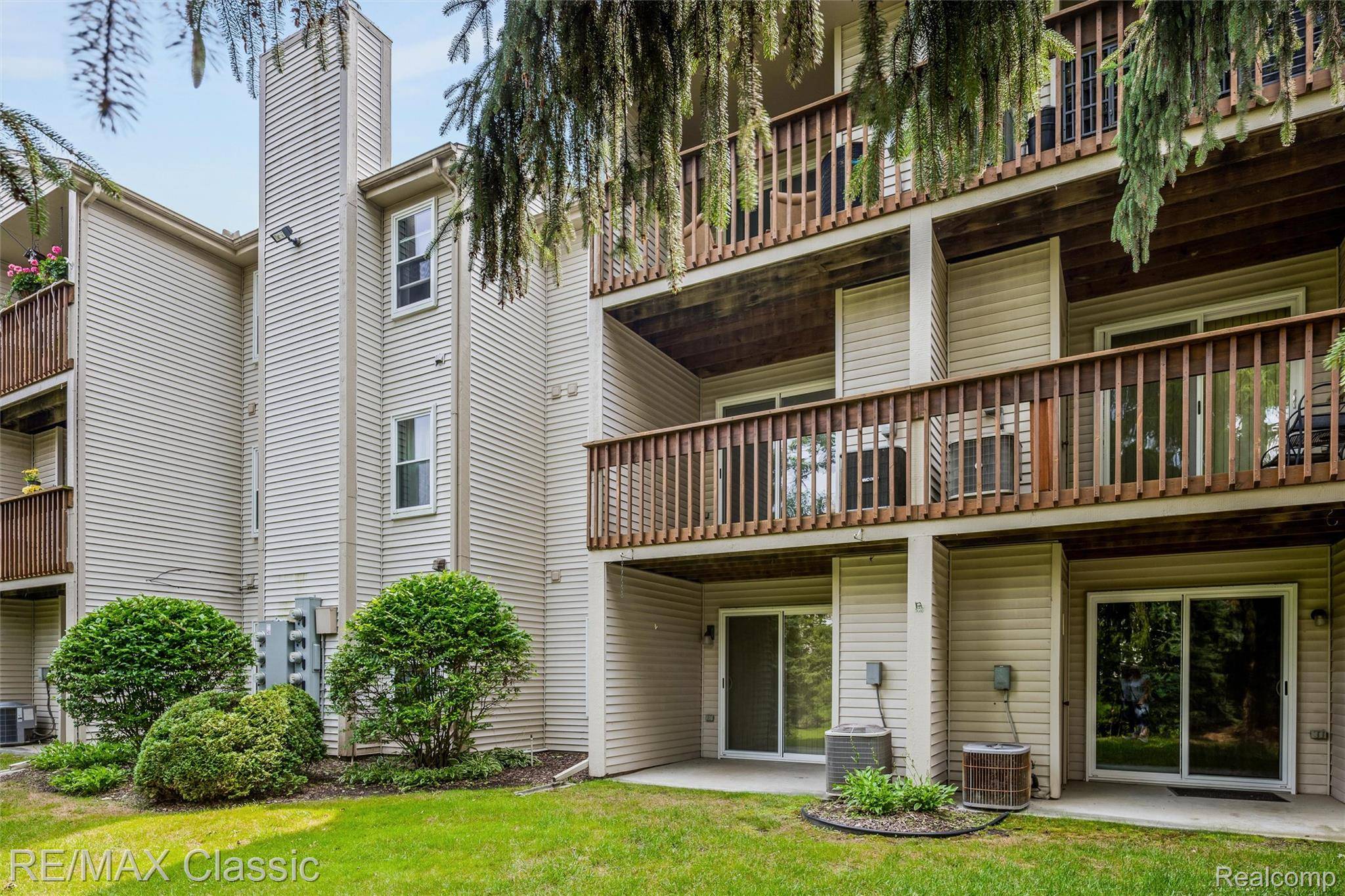 4990 Oak Hill DR #59, Waterford Charter Township, MI 48329