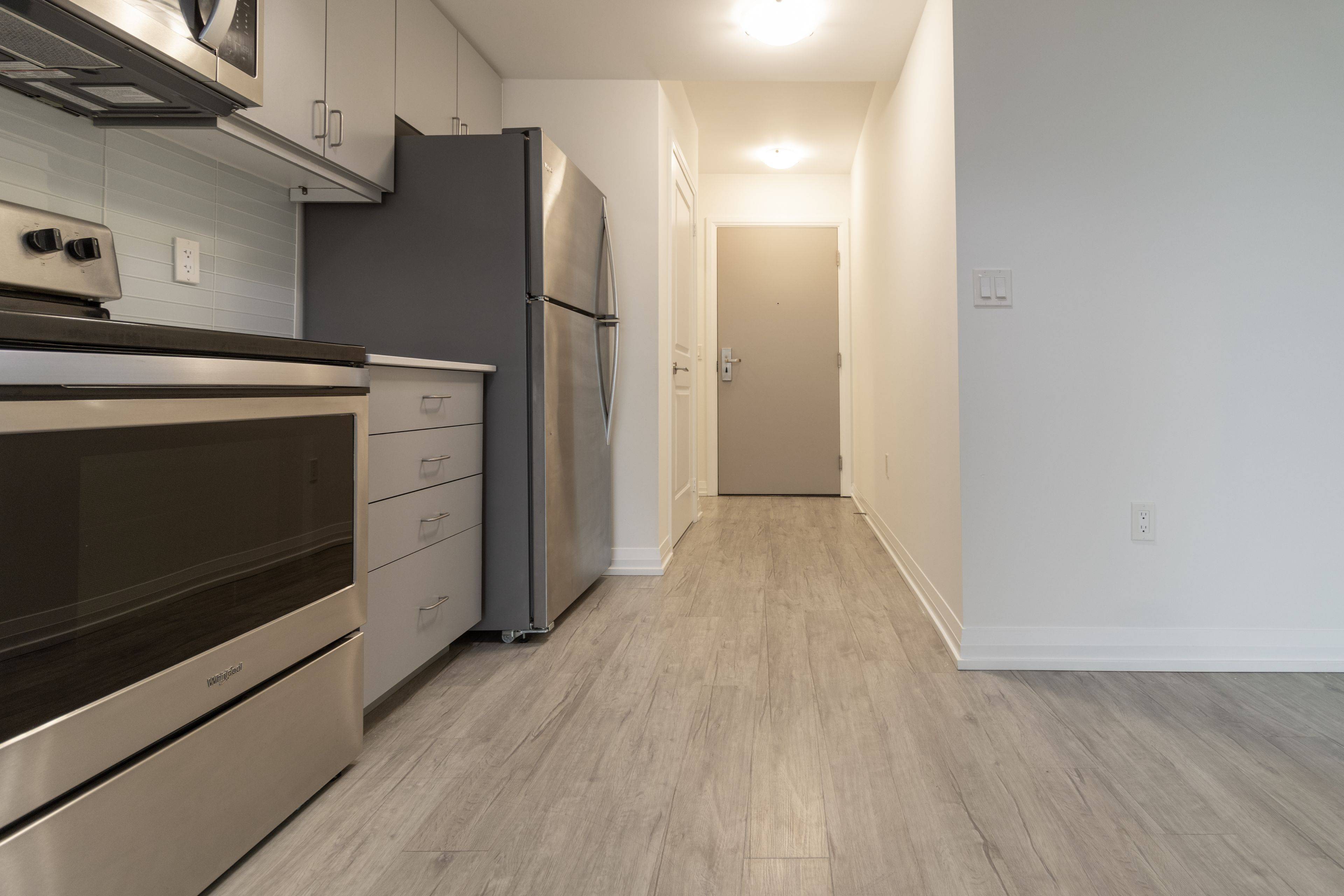 Toronto C15, ON M2J 0G7,55 Smooth Rose CT #1506