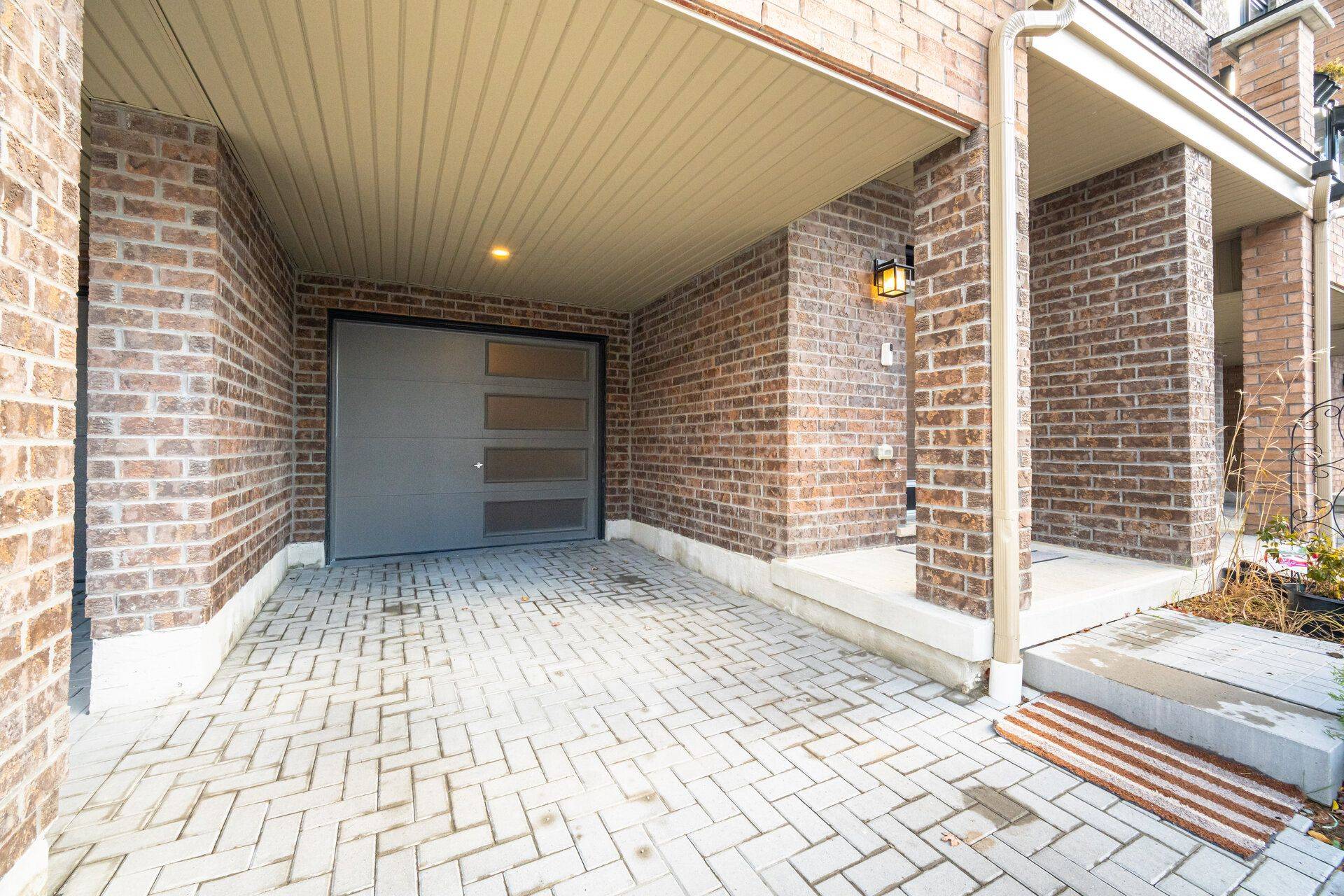 Pickering, ON L1V 0H2,1865 Pickering Pkwy ##404