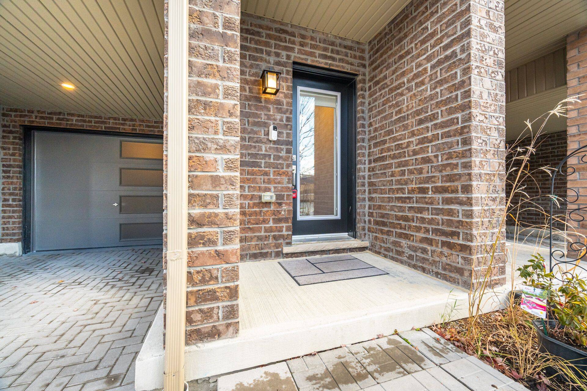 Pickering, ON L1V 0H2,1865 Pickering Pkwy ##404