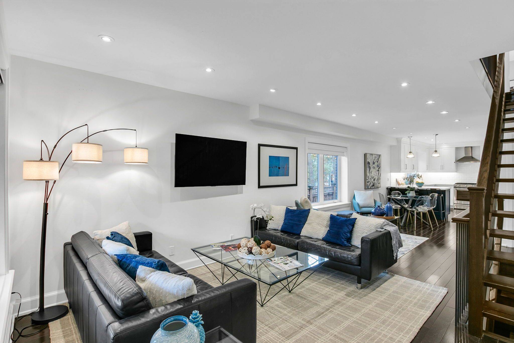 Toronto E01, ON M4M 2Y9,123 Coady AVE