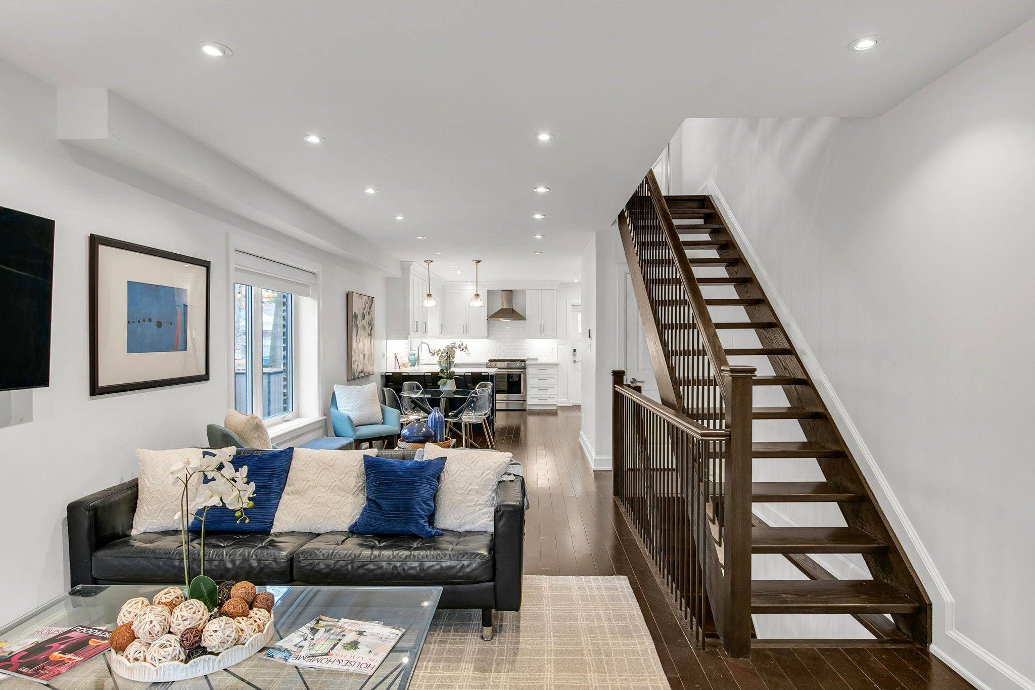 Toronto E01, ON M4M 2Y9,123 Coady AVE