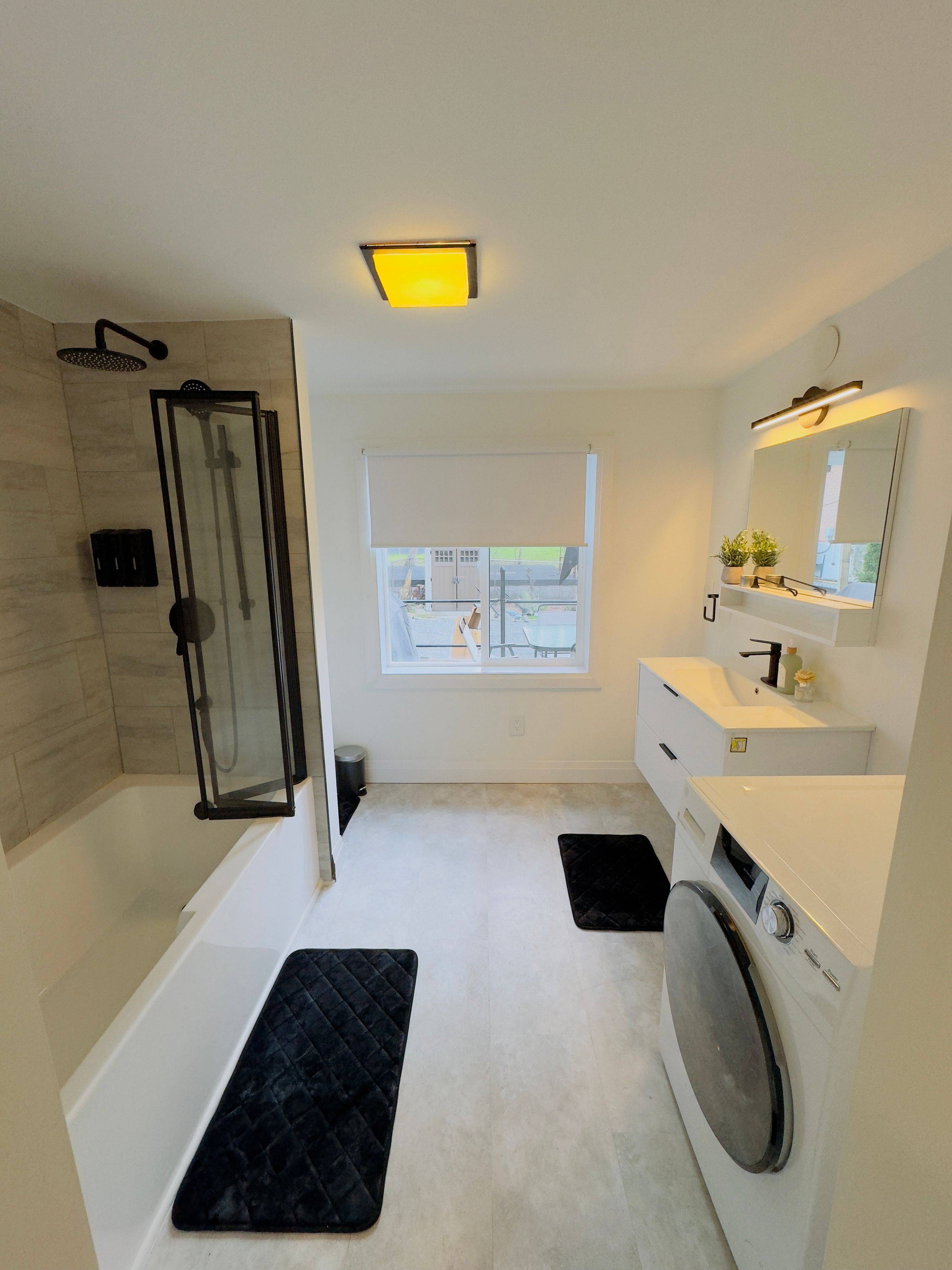 Hamilton, ON L8N 2M1,196 Walnut ST S #Main