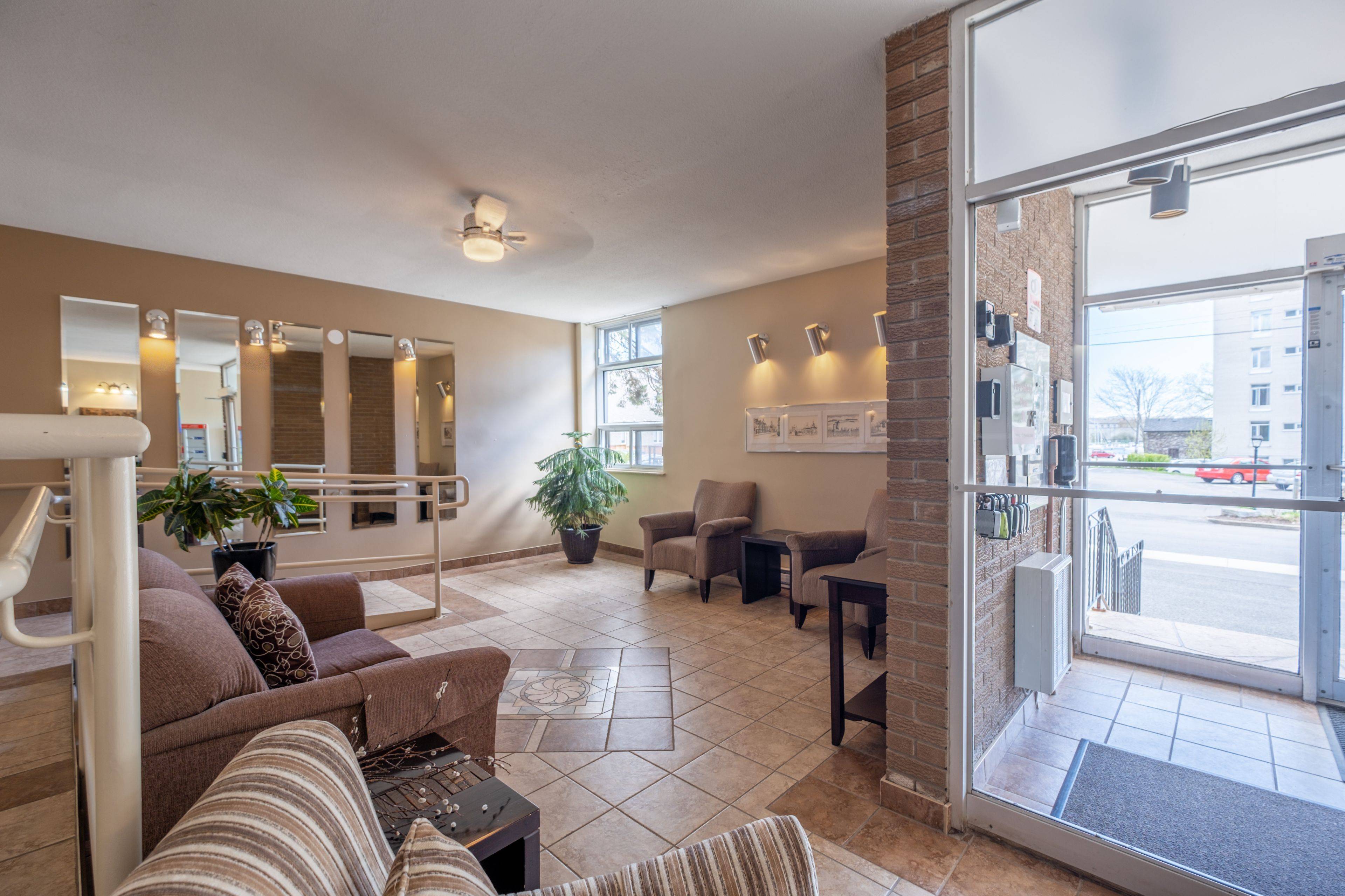 Kingston, ON K7M 1K1,2 Mowat AVE #501