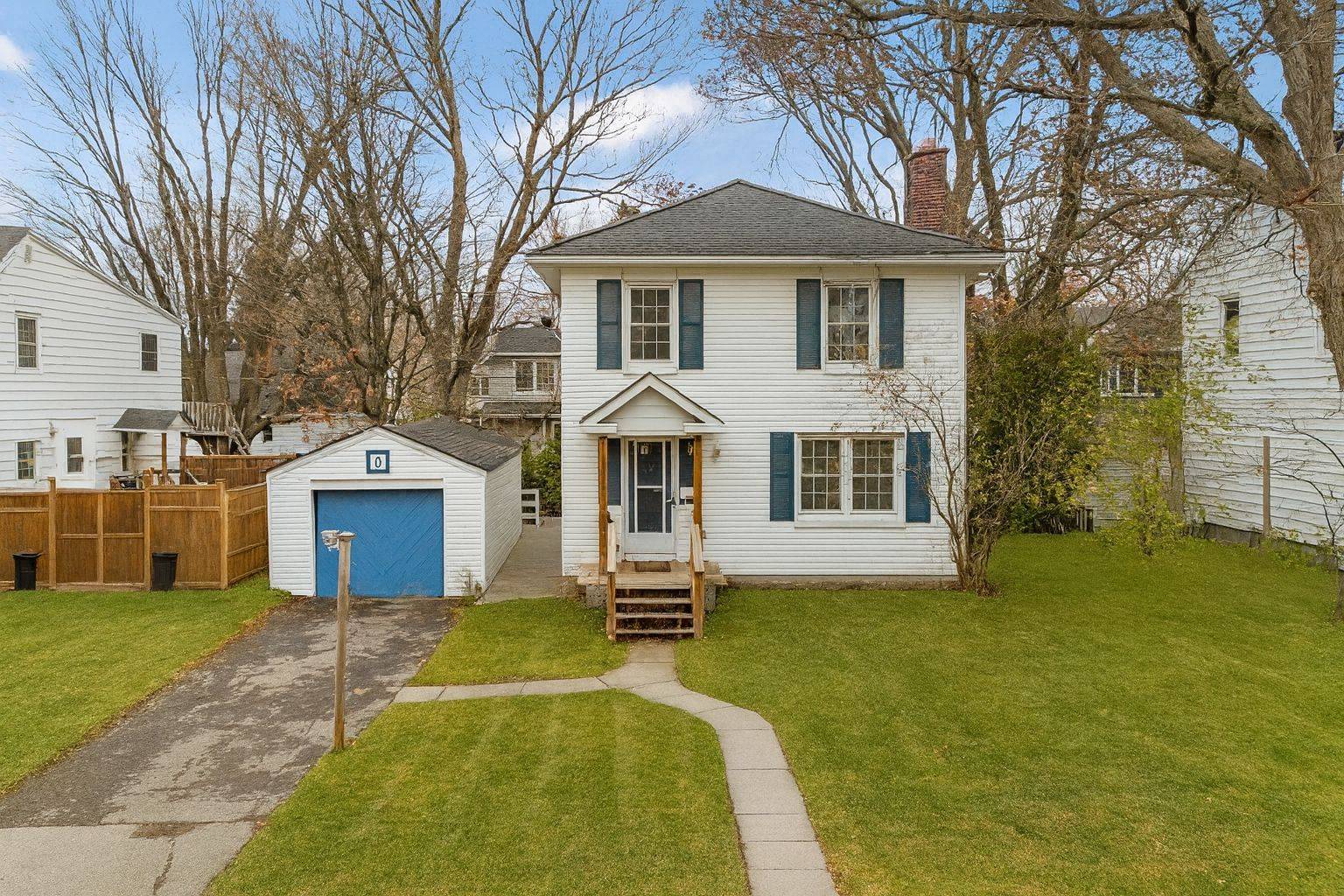 Manor Park - Cardinal Glen And Area, ON K1K 0E3,9 BEDFORD CRES