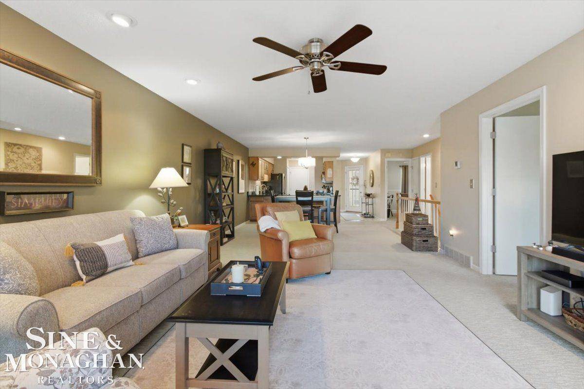 Marysville, MI 48040,1948 Michigan RD