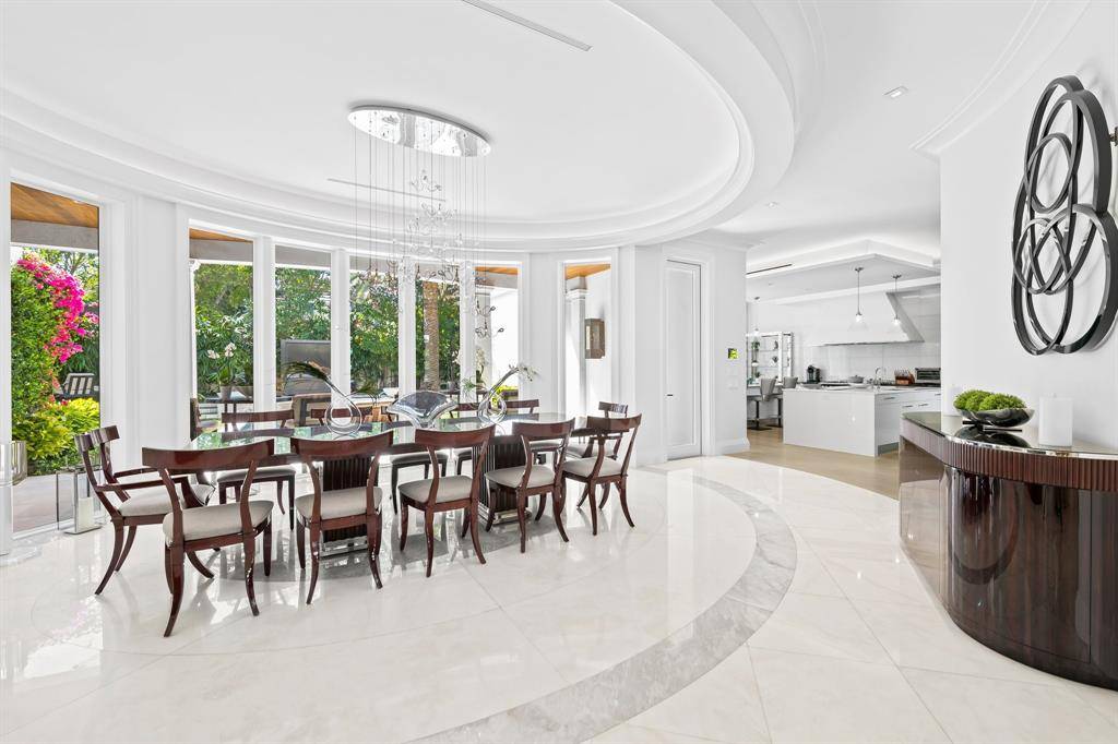 Palm Beach, FL 33480,150 Kings Rd