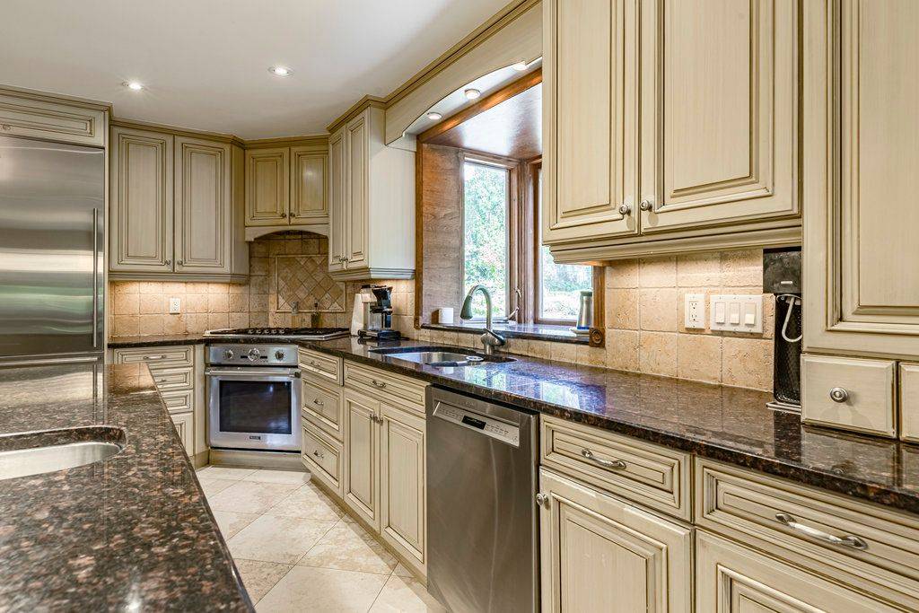 Burlington, ON L7L 2H3,225 Shoreacres RD