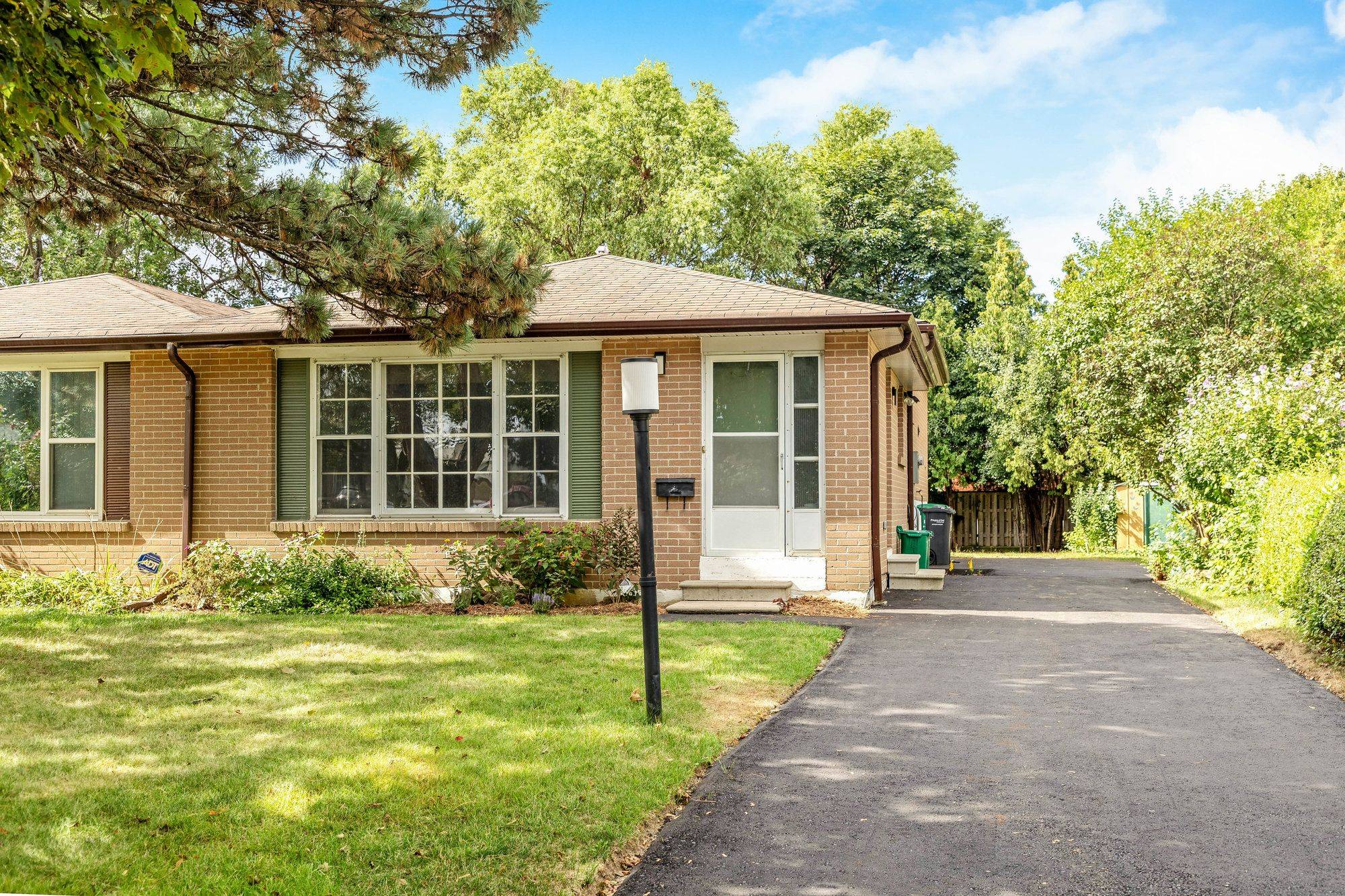 Brampton, ON L6S 1H5,5 Garside CRES