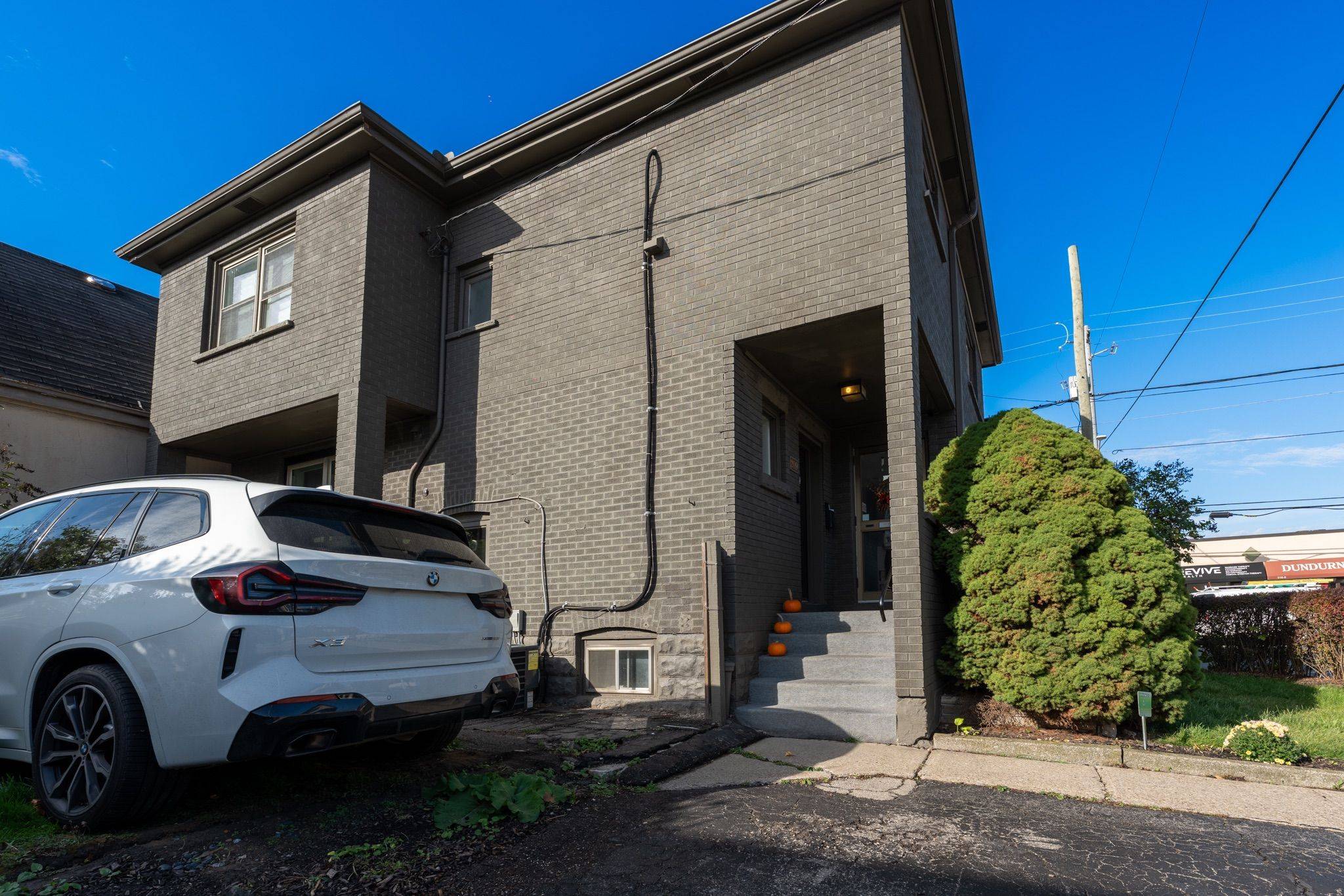 Hamilton, ON L8P 2M6,209 Homewood AVE #2