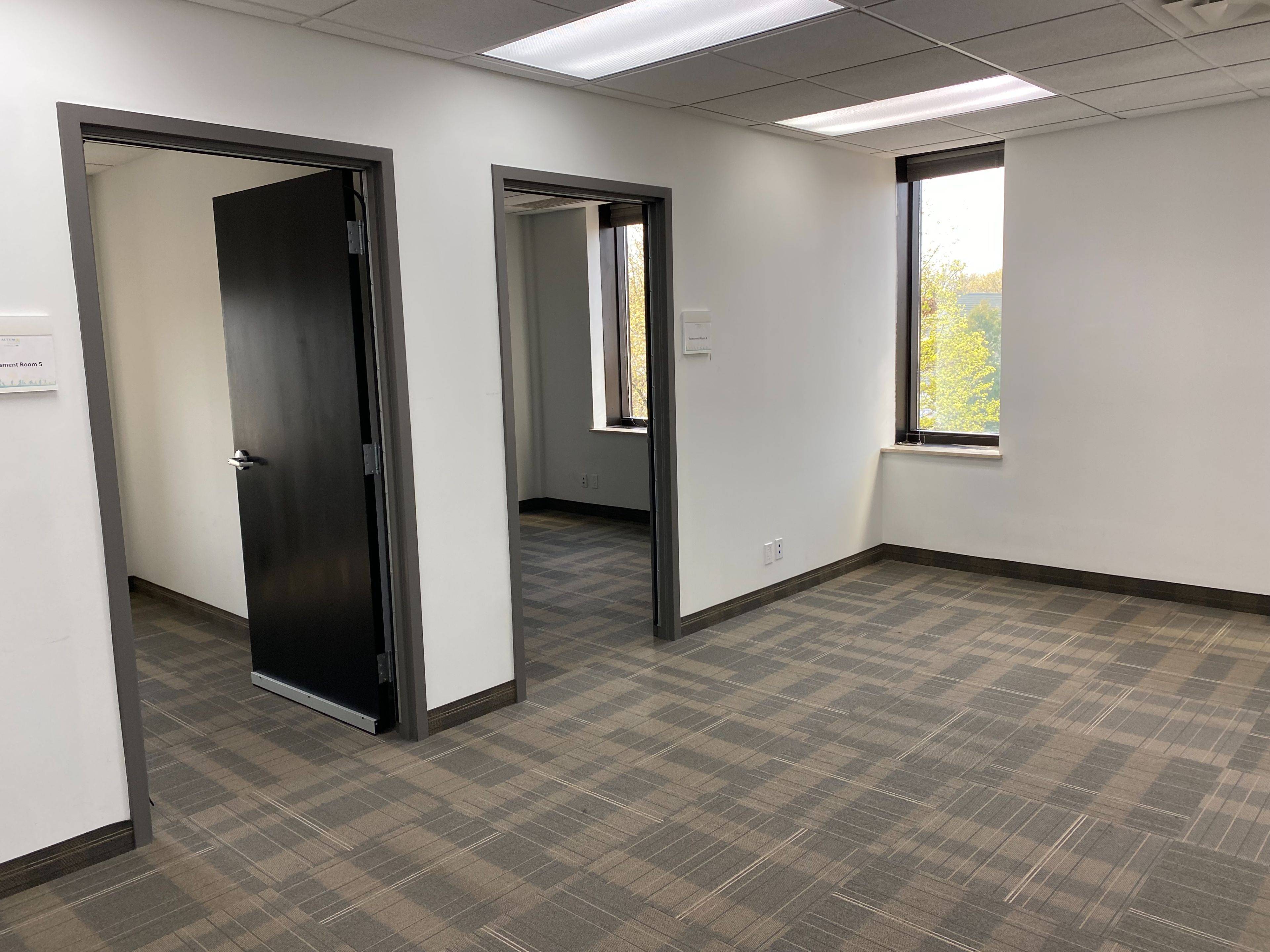 Hamilton, ON L8V 1M1,688 Queensdale AVE E #2A