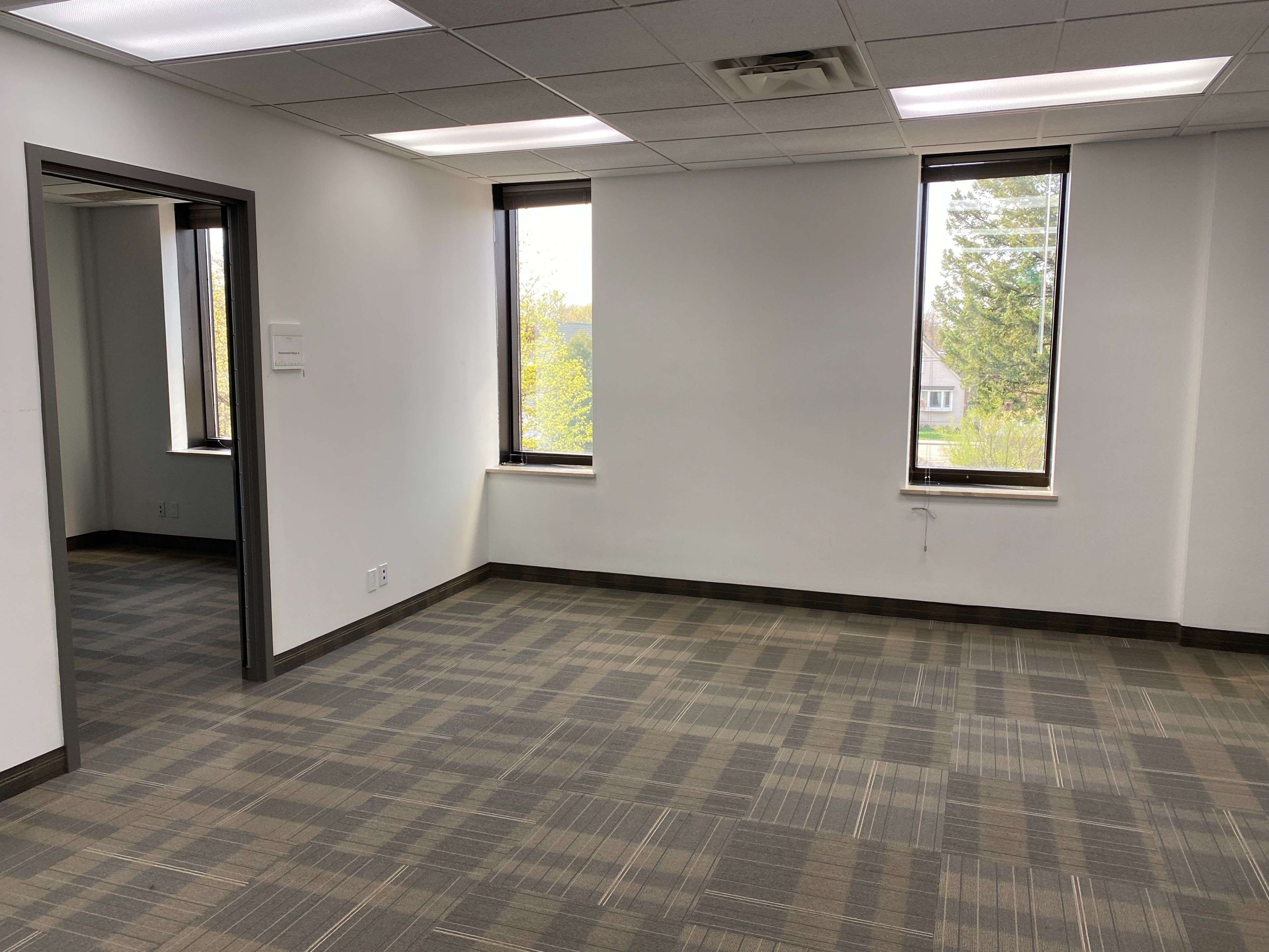 Hamilton, ON L8V 1M1,688 Queensdale AVE E #2A