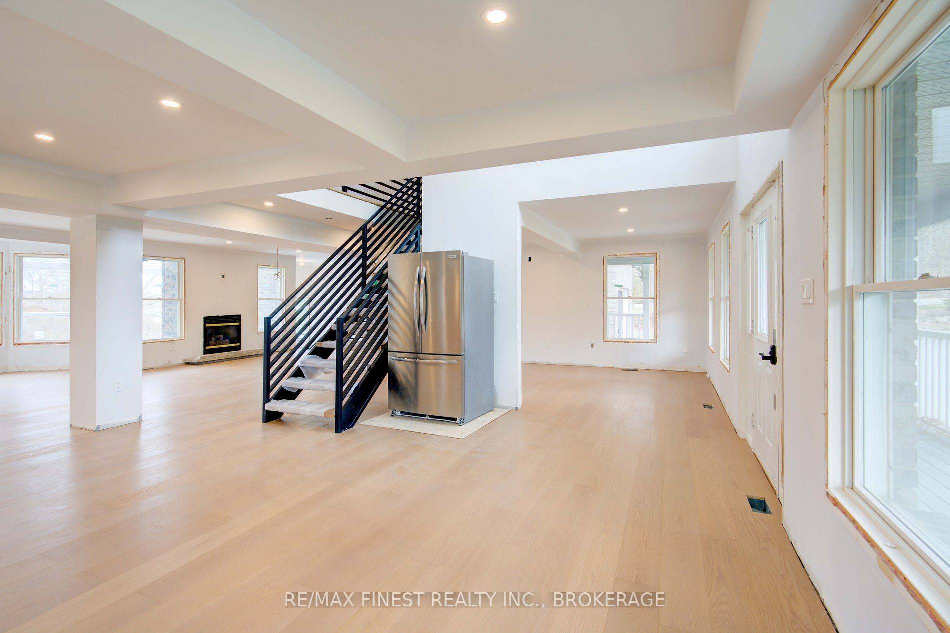 Kingston, ON K7L 4V1,1674 South BLVD