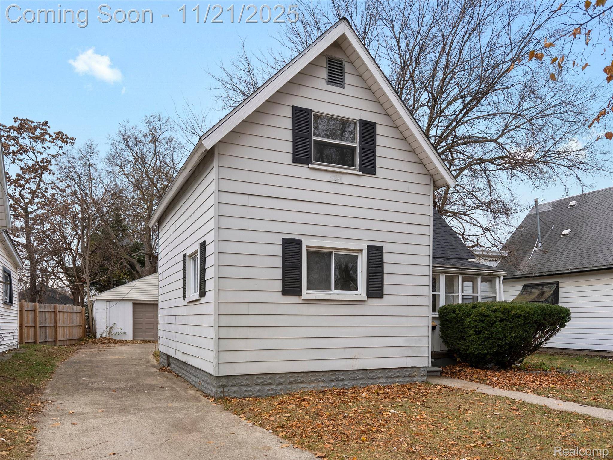 Mt. Clemens, MI 48043,130 Meadle ST
