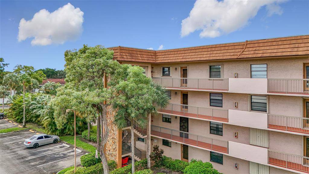 Tamarac, FL 33319,4930 E Sabal Palm Blvd #301