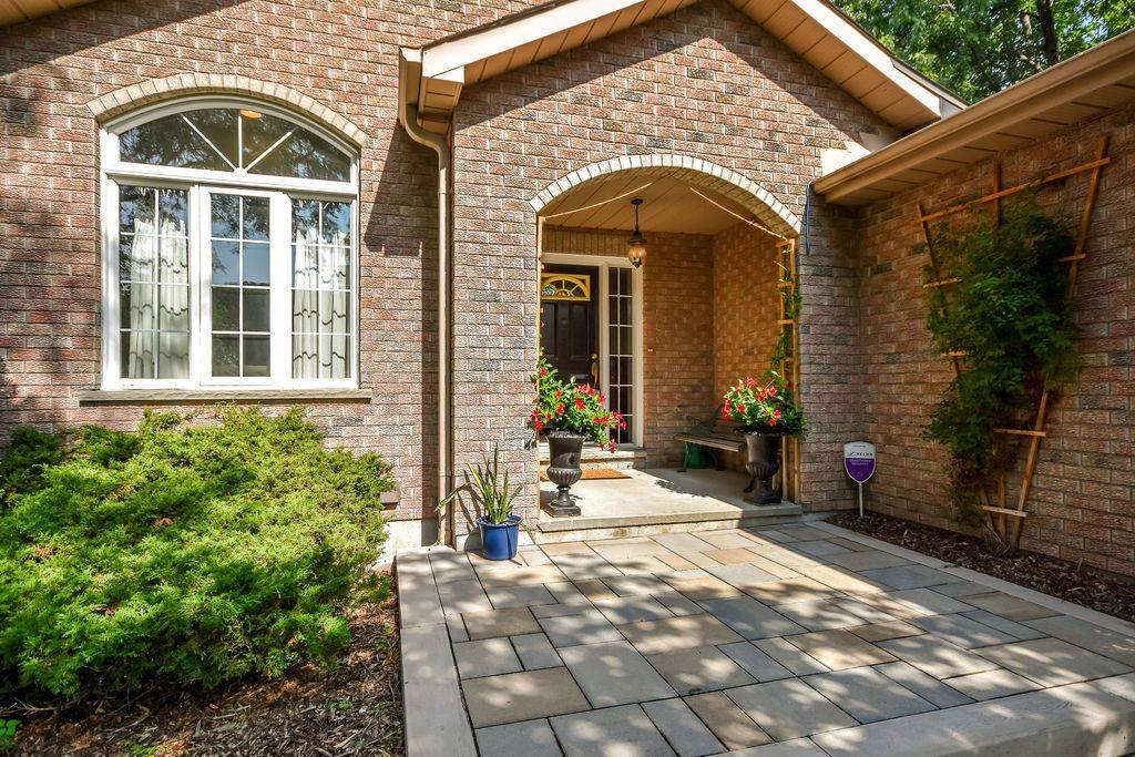 Springwater, ON L9X 0G9,28 Nicholson CRES