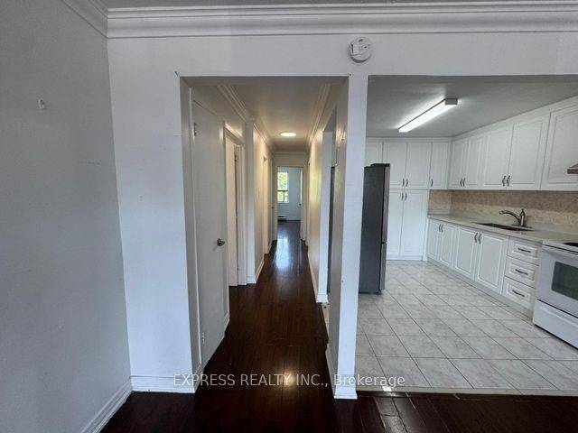 Mississauga, ON L5E 1E3,941A Lakeshore RD E