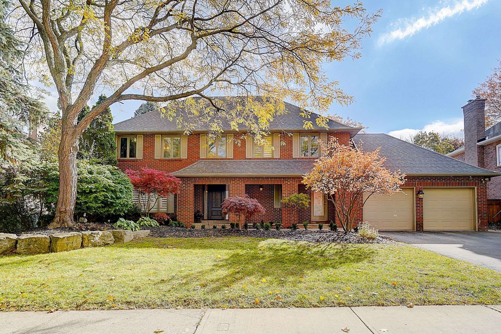 Mississauga, ON L5L 2Y3,1832 Pine Siskin CT