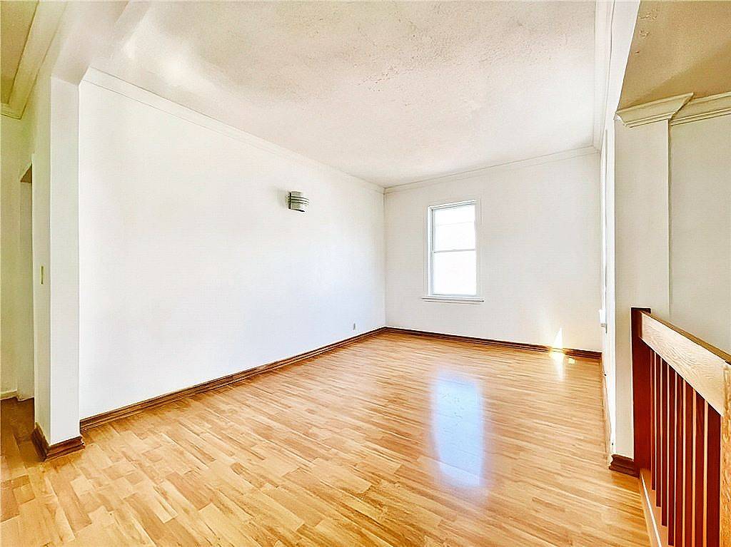 West Centre Town, ON K1R 7C5,51 Bell ST N #2