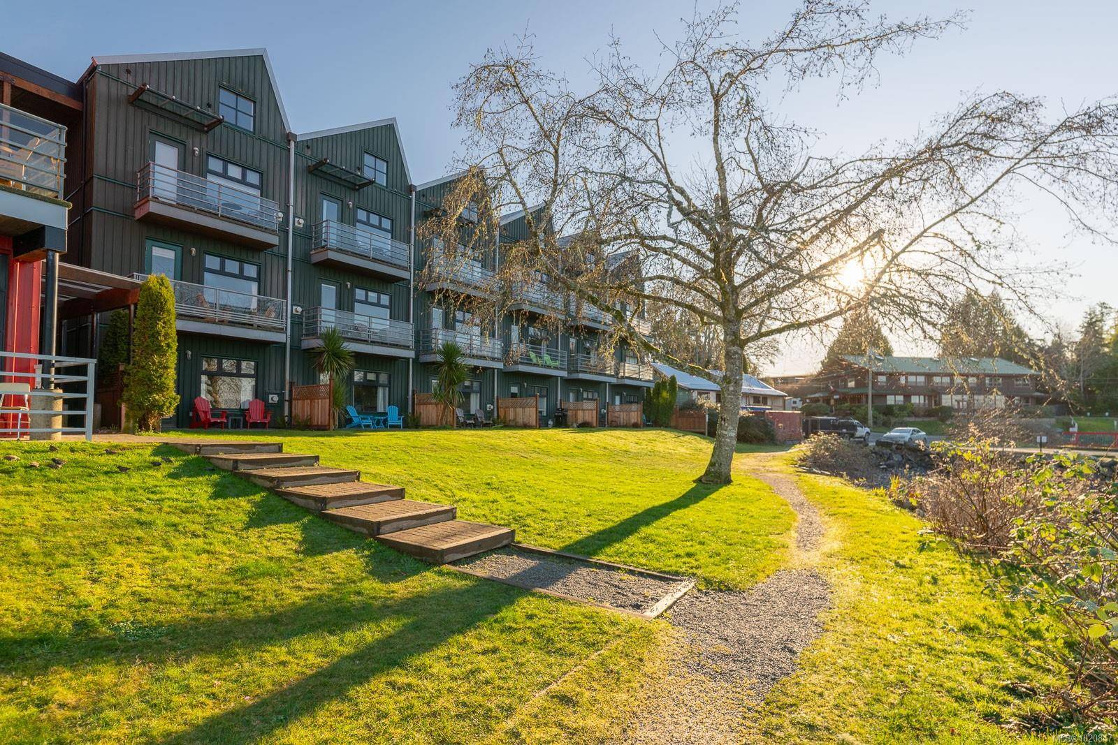 Tofino, BC V0R 2Z0,230 Main St #208