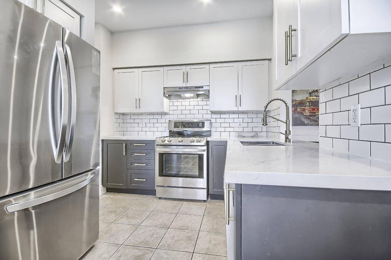 Mississauga, ON L5B 0A1,388 Prince Of Wales DR #TH 107