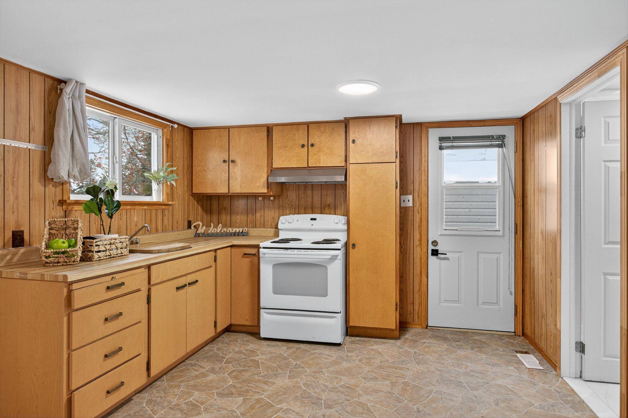 Kawartha Lakes, ON K0M 1N0,69 Blythe Shore RD