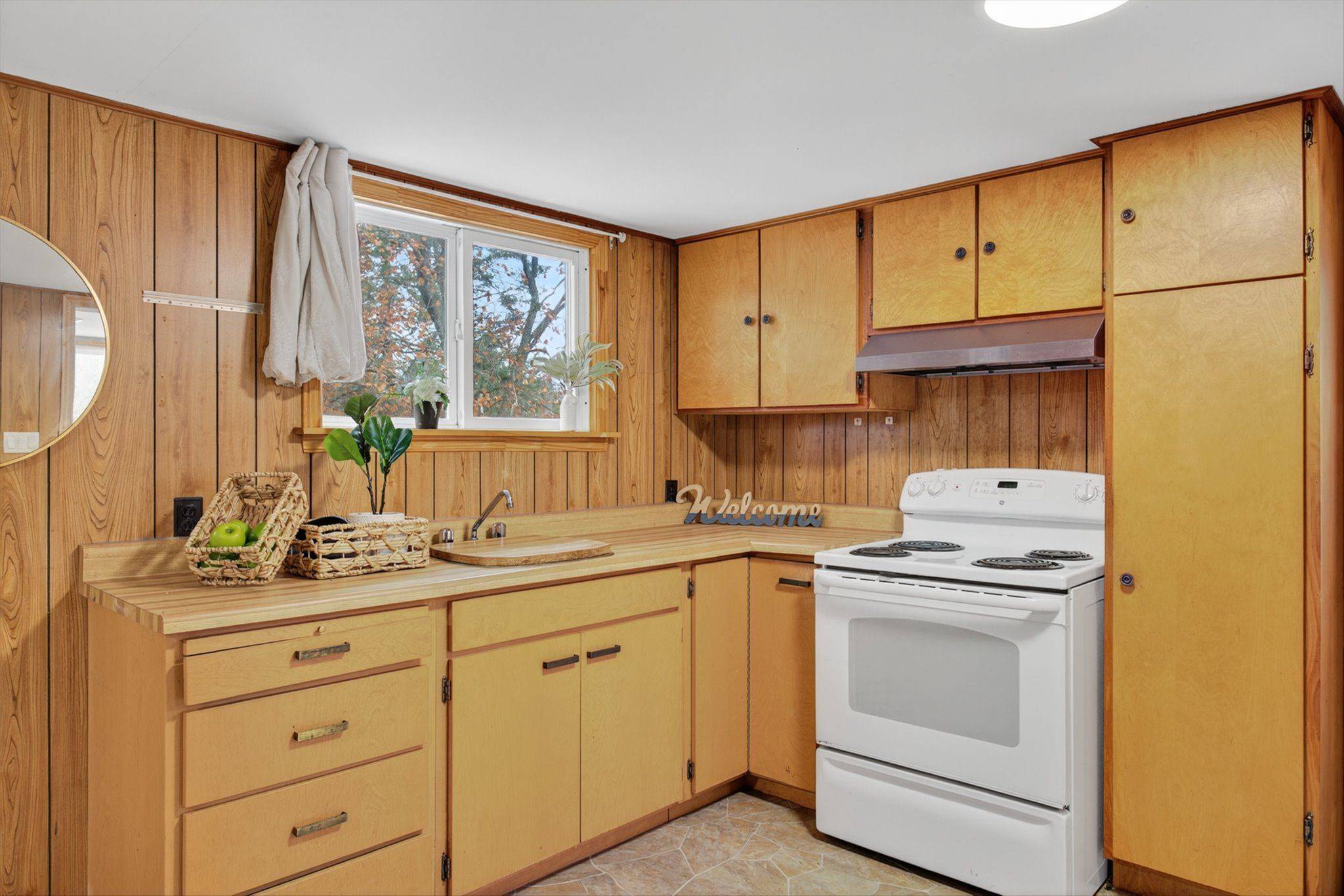 Kawartha Lakes, ON K0M 1N0,69 Blythe Shore RD