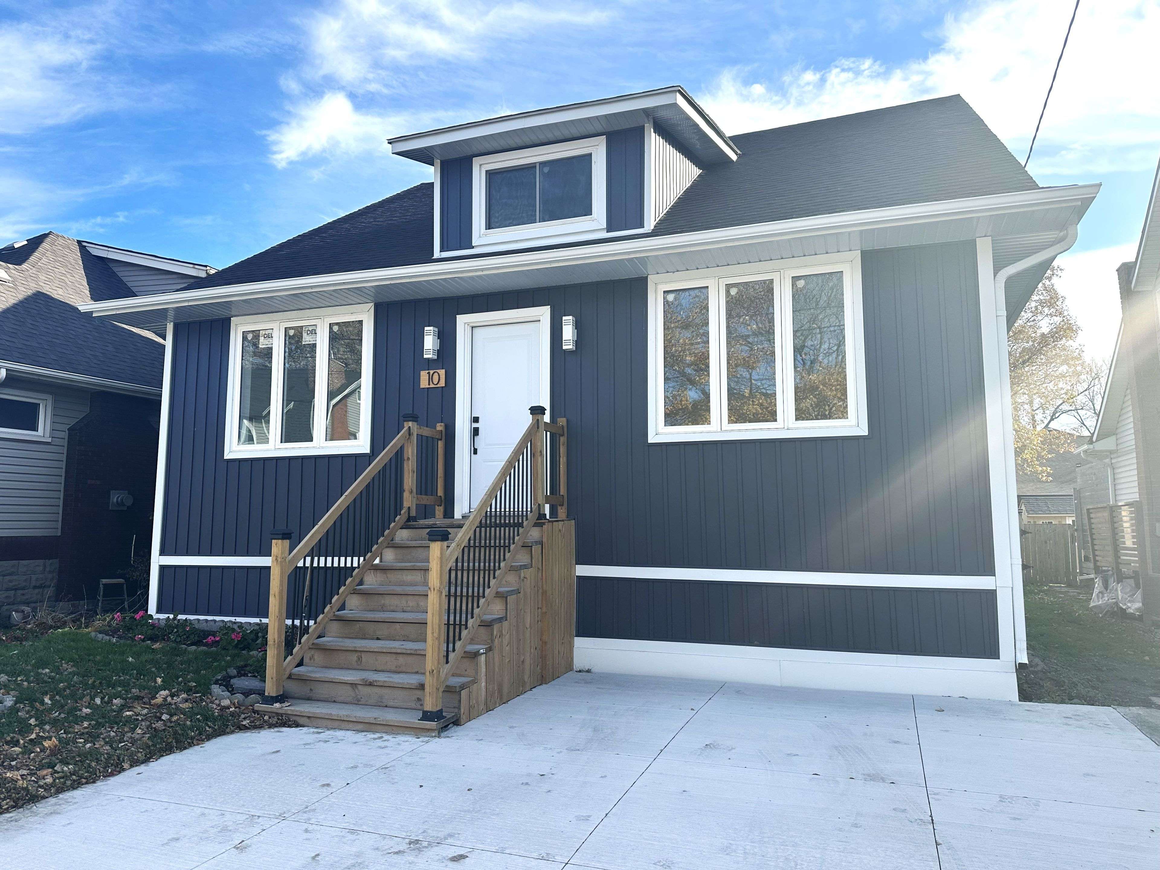 Hamilton, ON L8H 7E5,10 Comet AVE #2