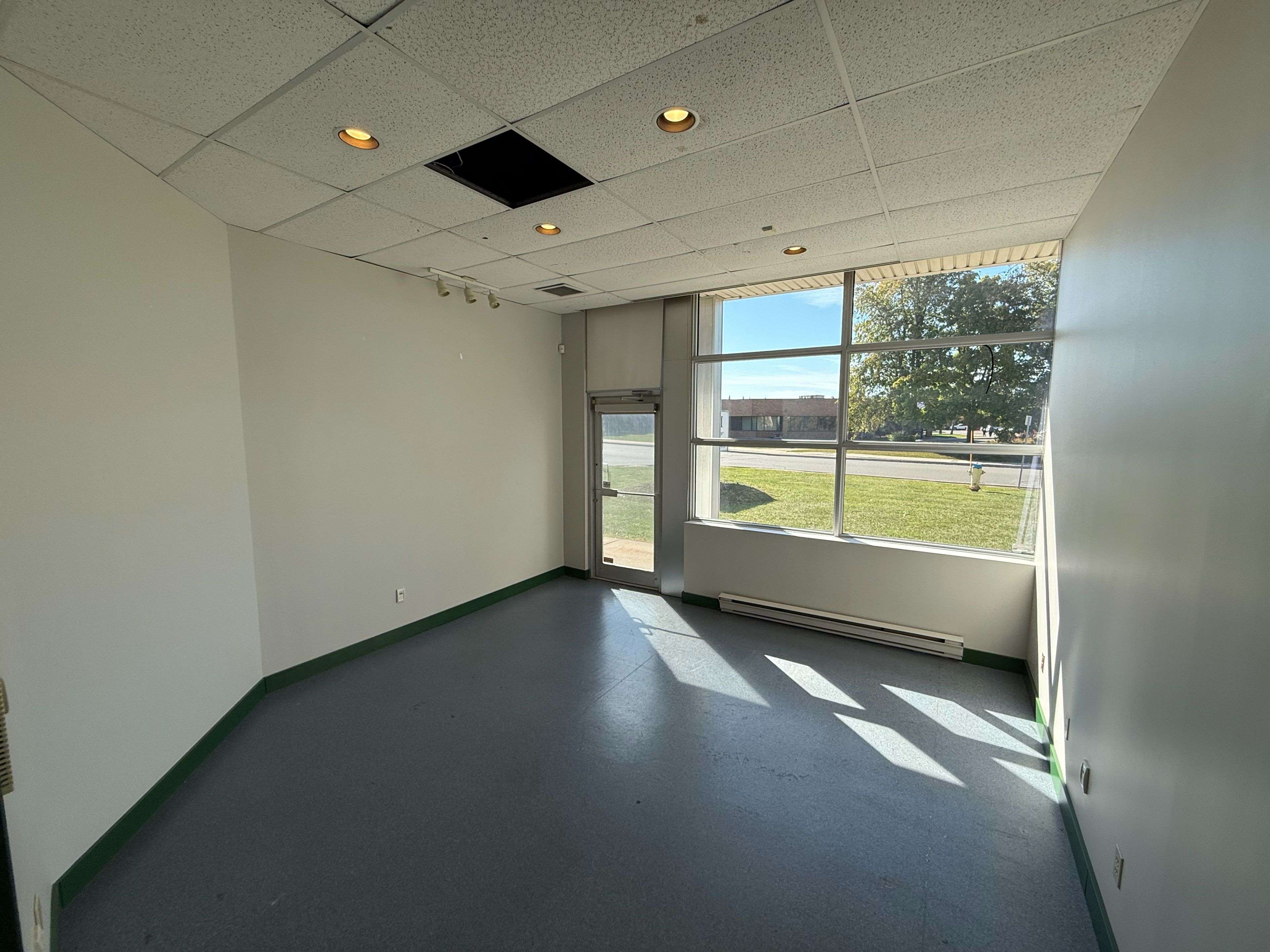 Hunt Club - South Keys And Area, ON K1G 5L5,1001 THOMAS SPRATT PL #100