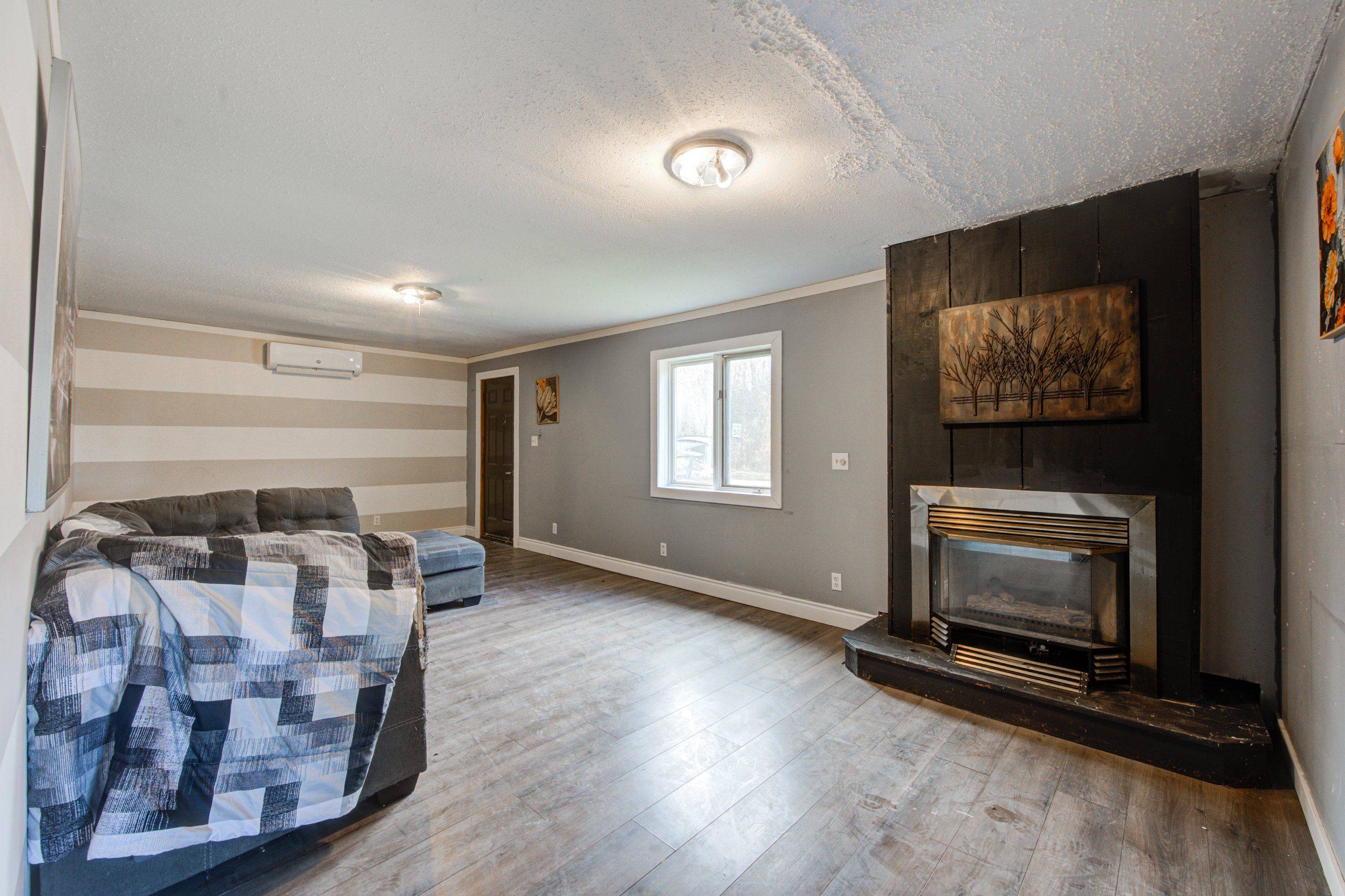 Petrolia, ON N0N 1R0,90 Tank ST