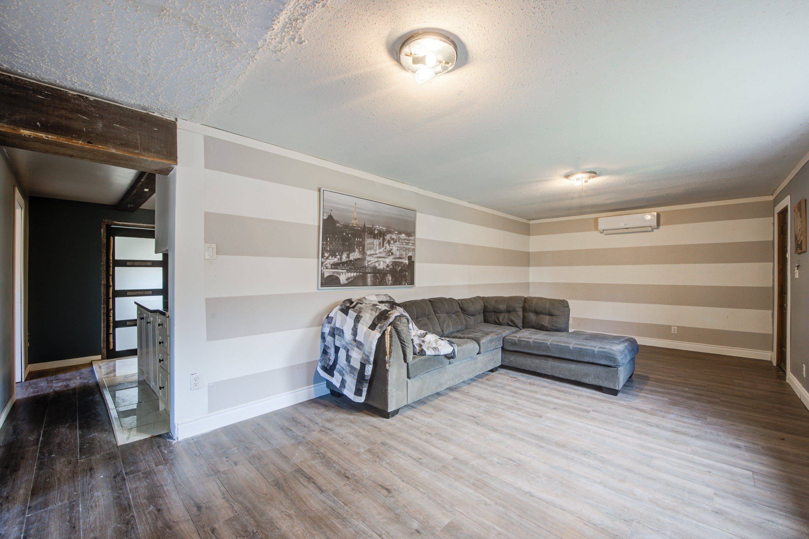 Petrolia, ON N0N 1R0,90 Tank ST