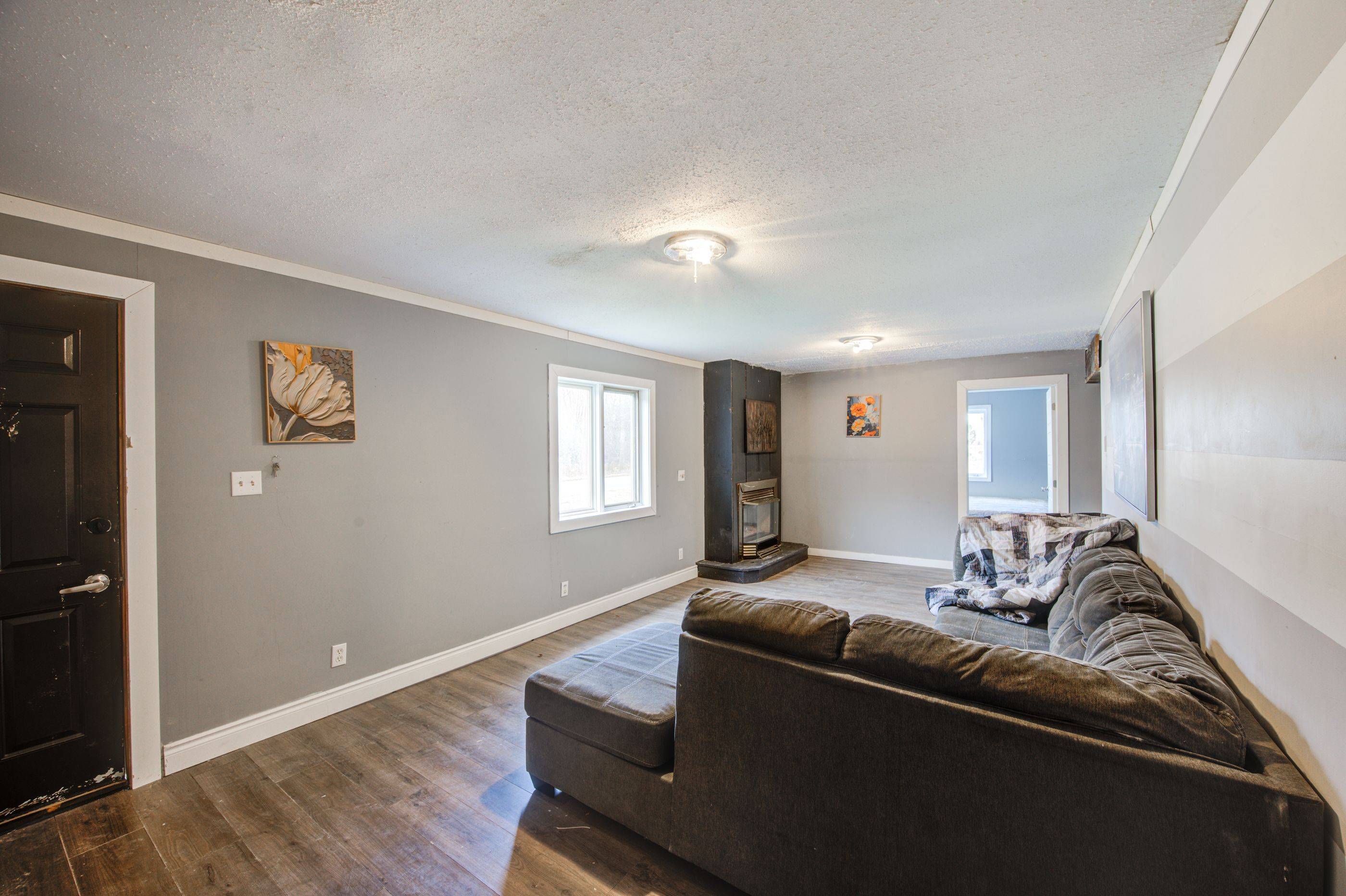 Petrolia, ON N0N 1R0,90 Tank ST