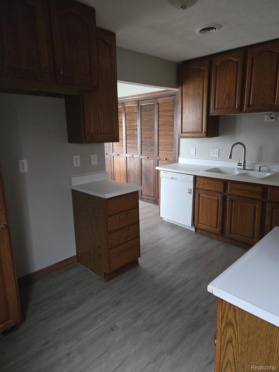 Roseville, MI 48066,28319 Waverly ST