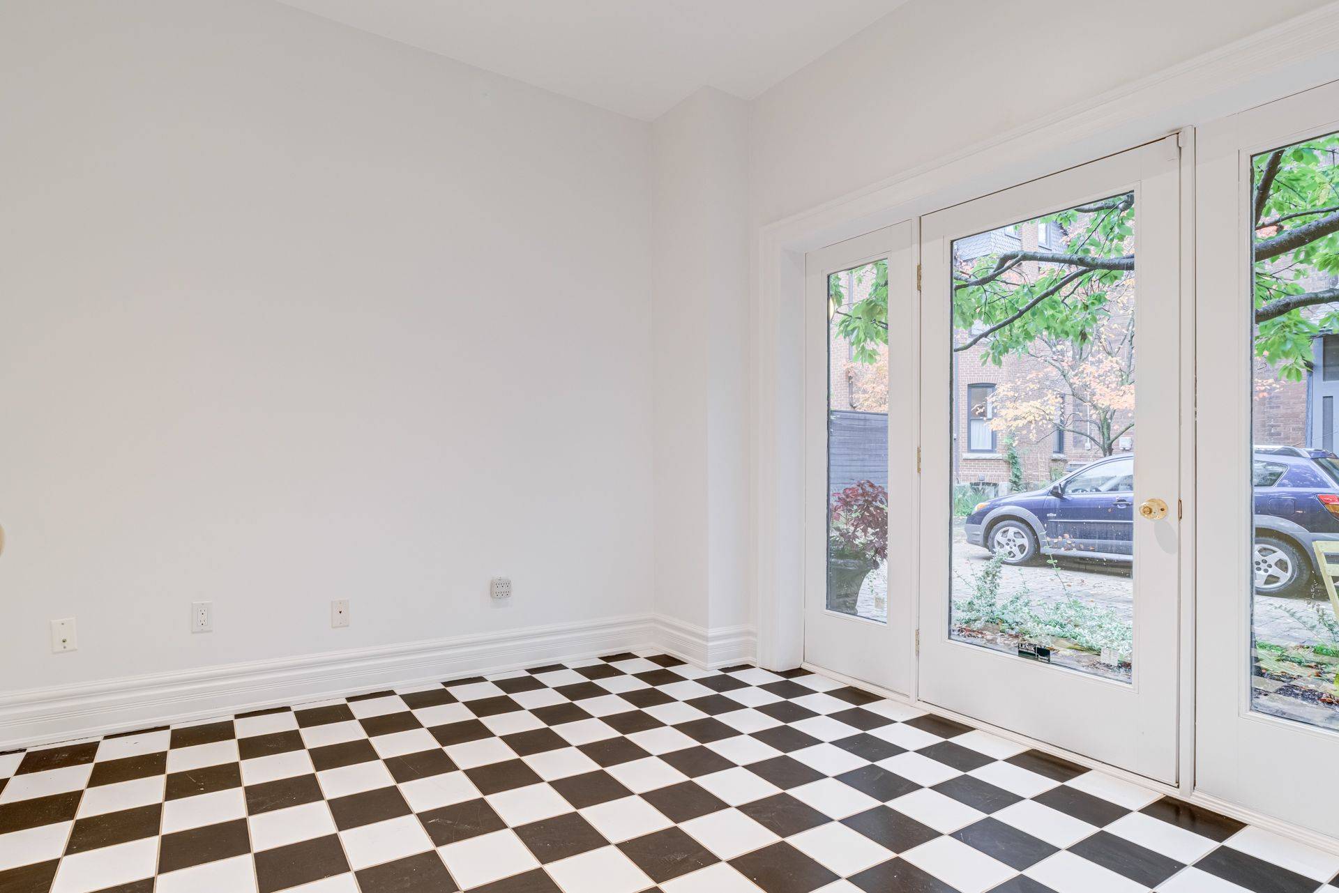 Toronto C02, ON M5R 2L5,12 A Admiral RD