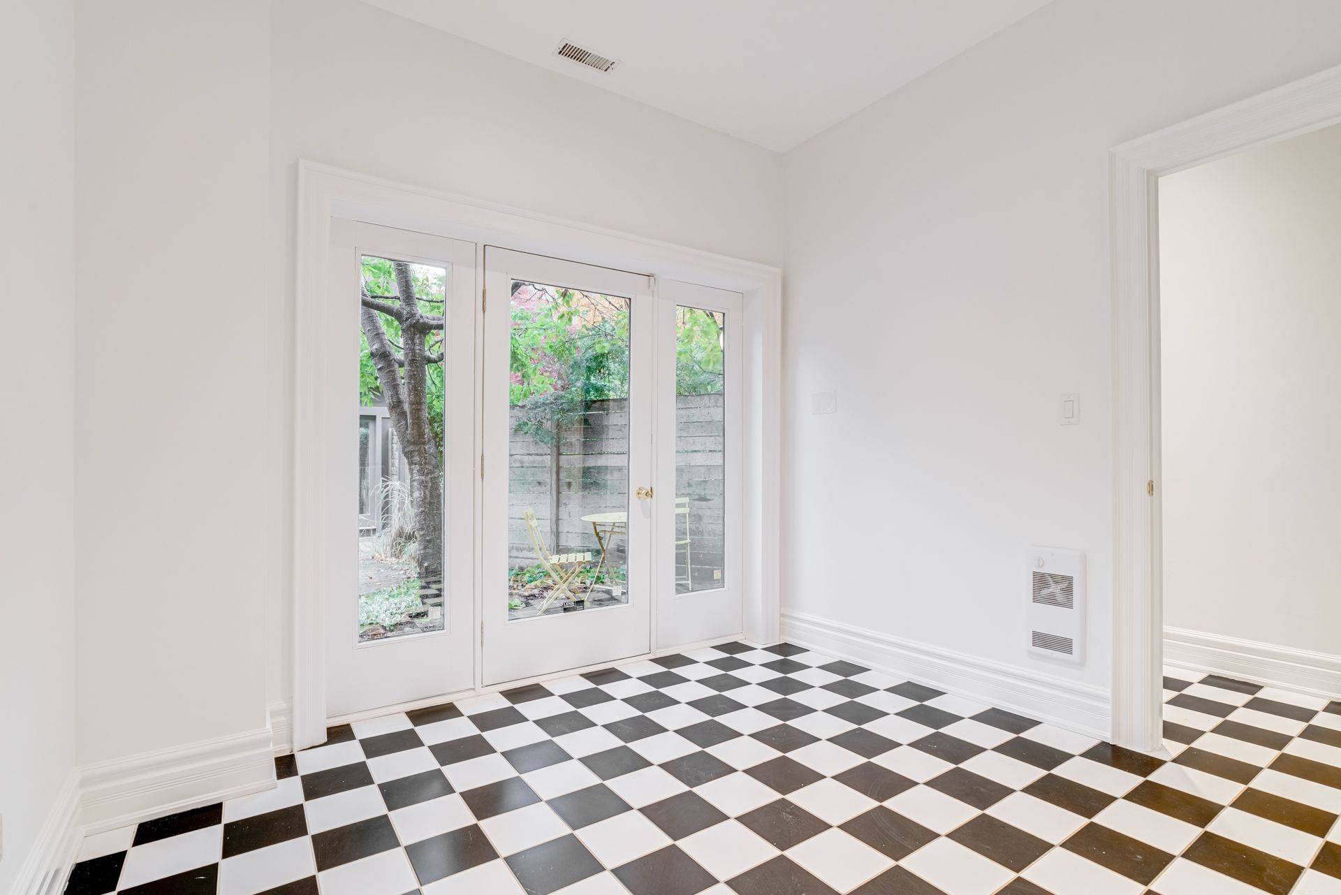 Toronto C02, ON M5R 2L5,12 A Admiral RD