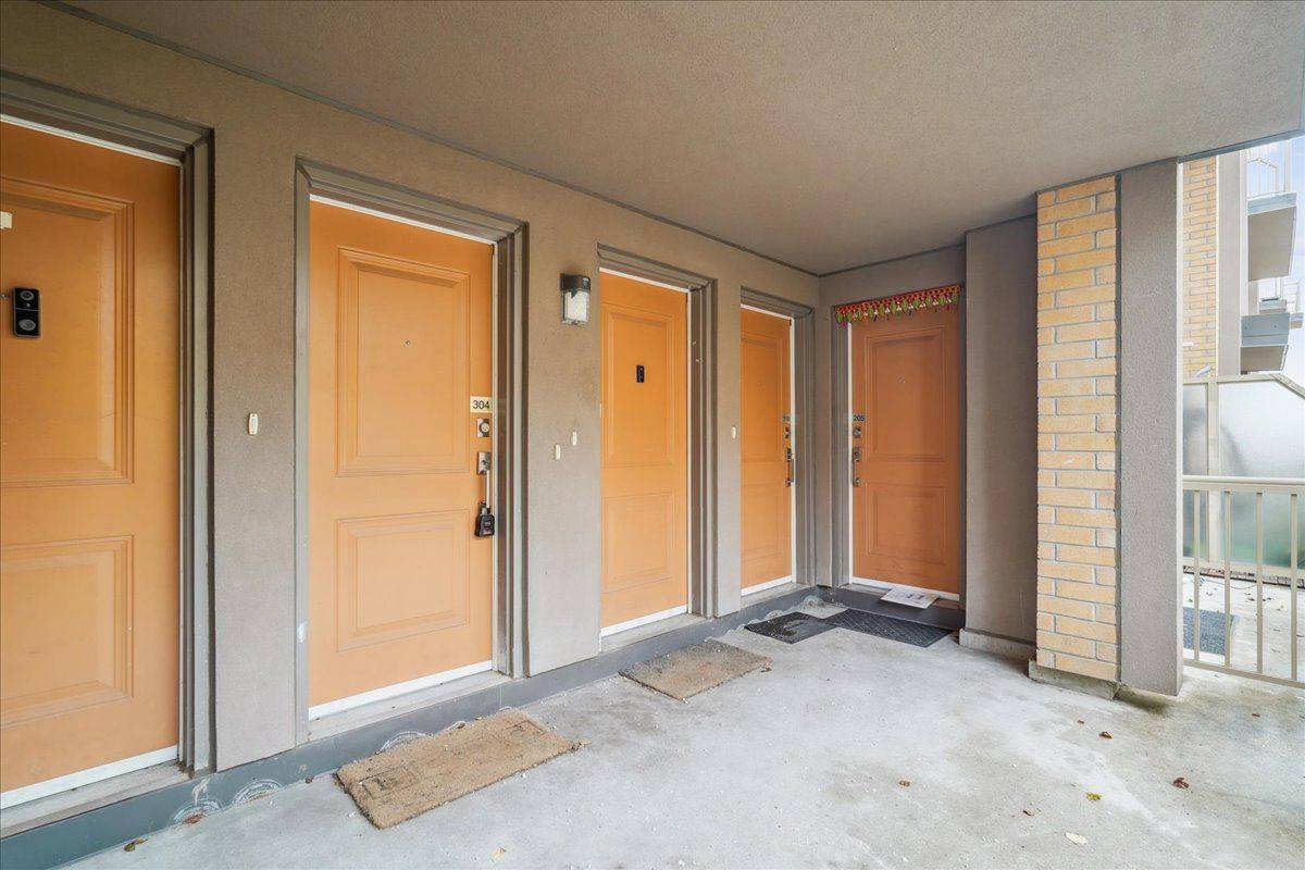 Toronto E11, ON M1B 0C4,90 Orchid Place DR #304