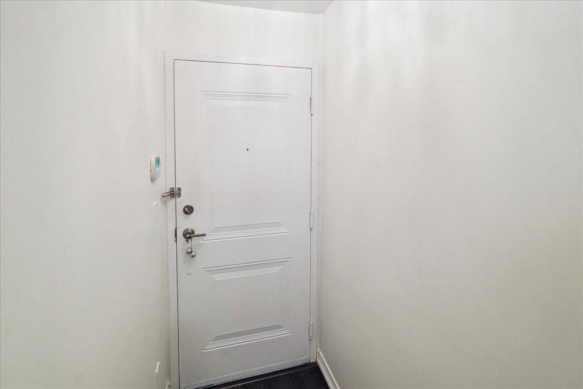 Toronto E11, ON M1B 0C4,90 Orchid Place DR #304