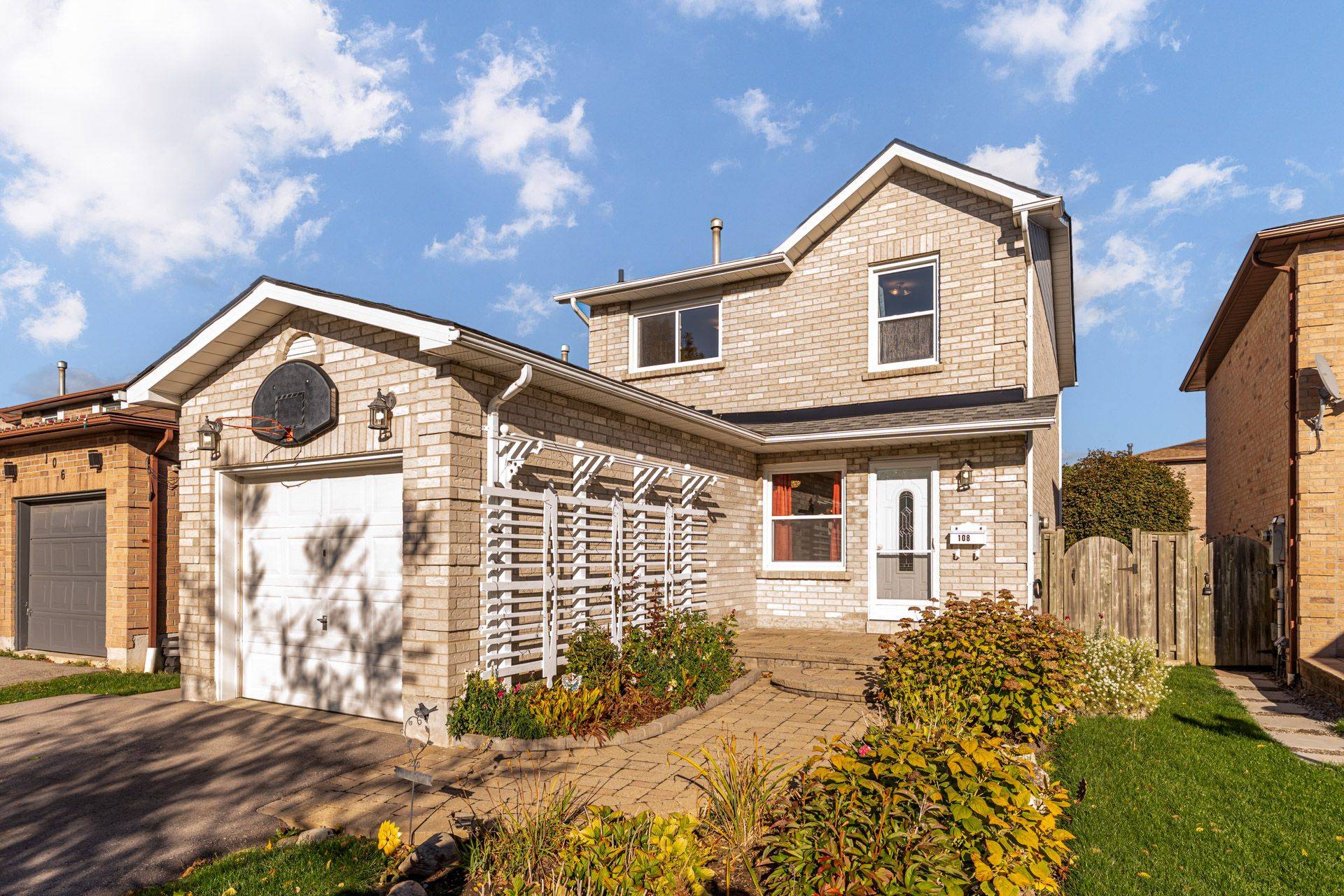 Ajax, ON L1T 1T3,108 Rotherglen RD N