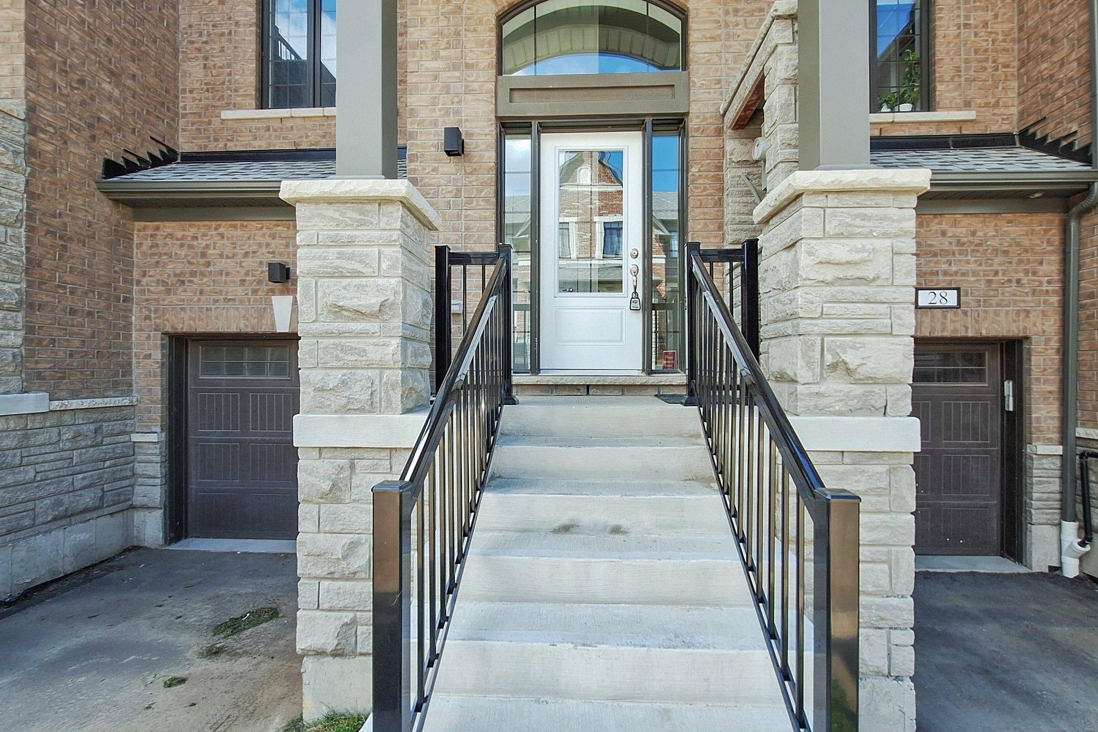 Whitby, ON L2N 0N9,26 Calloway WAY